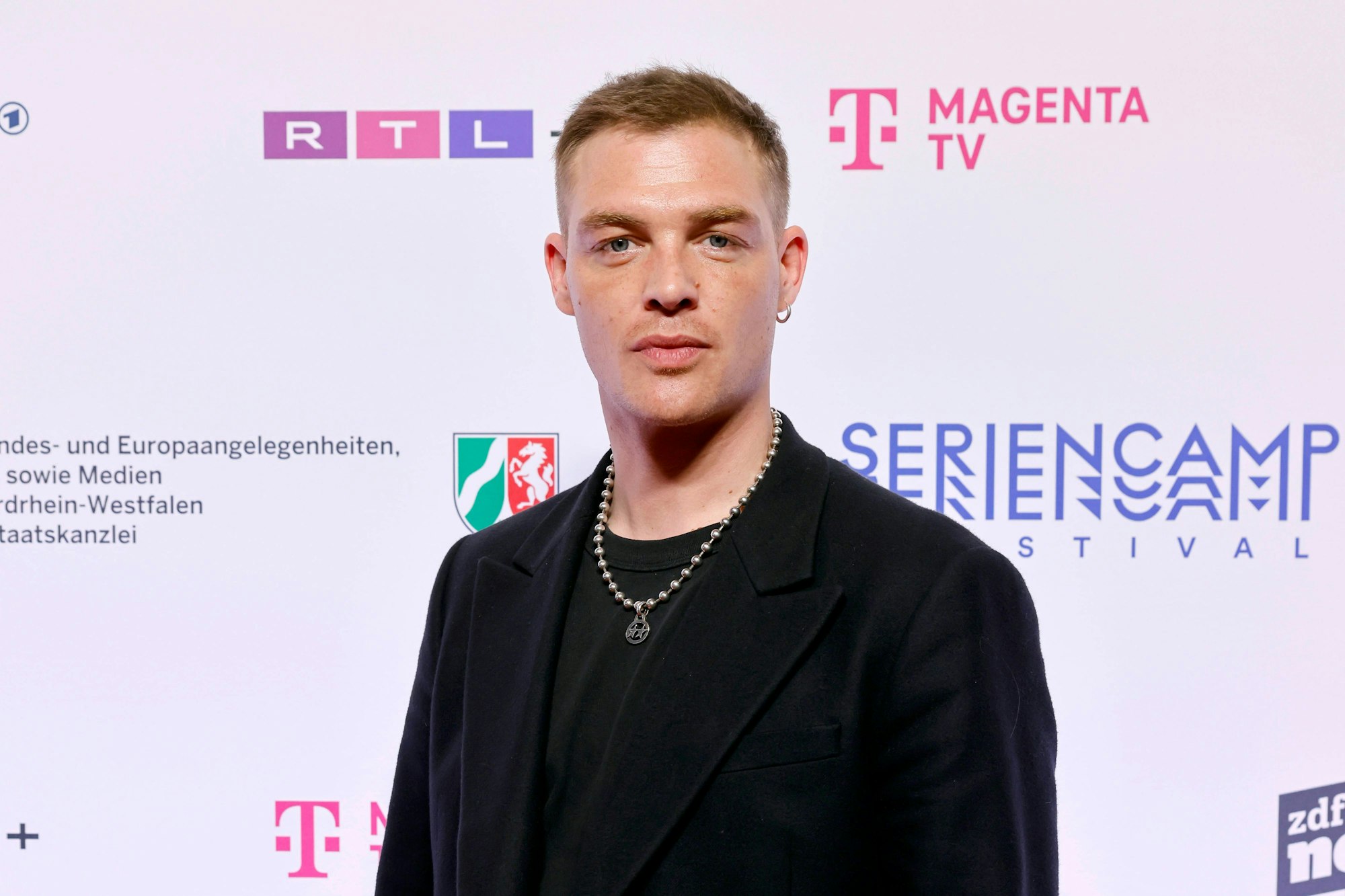 Schauspieler David Schütter bei der Premiere der Serie Chabos beim 11. Seriencamp Festival 2025 im Cinenova Kino.