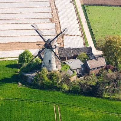 Luftbild der Grottenhertener Windmühle im Rhein-Erft-Kreis (Archivbild)