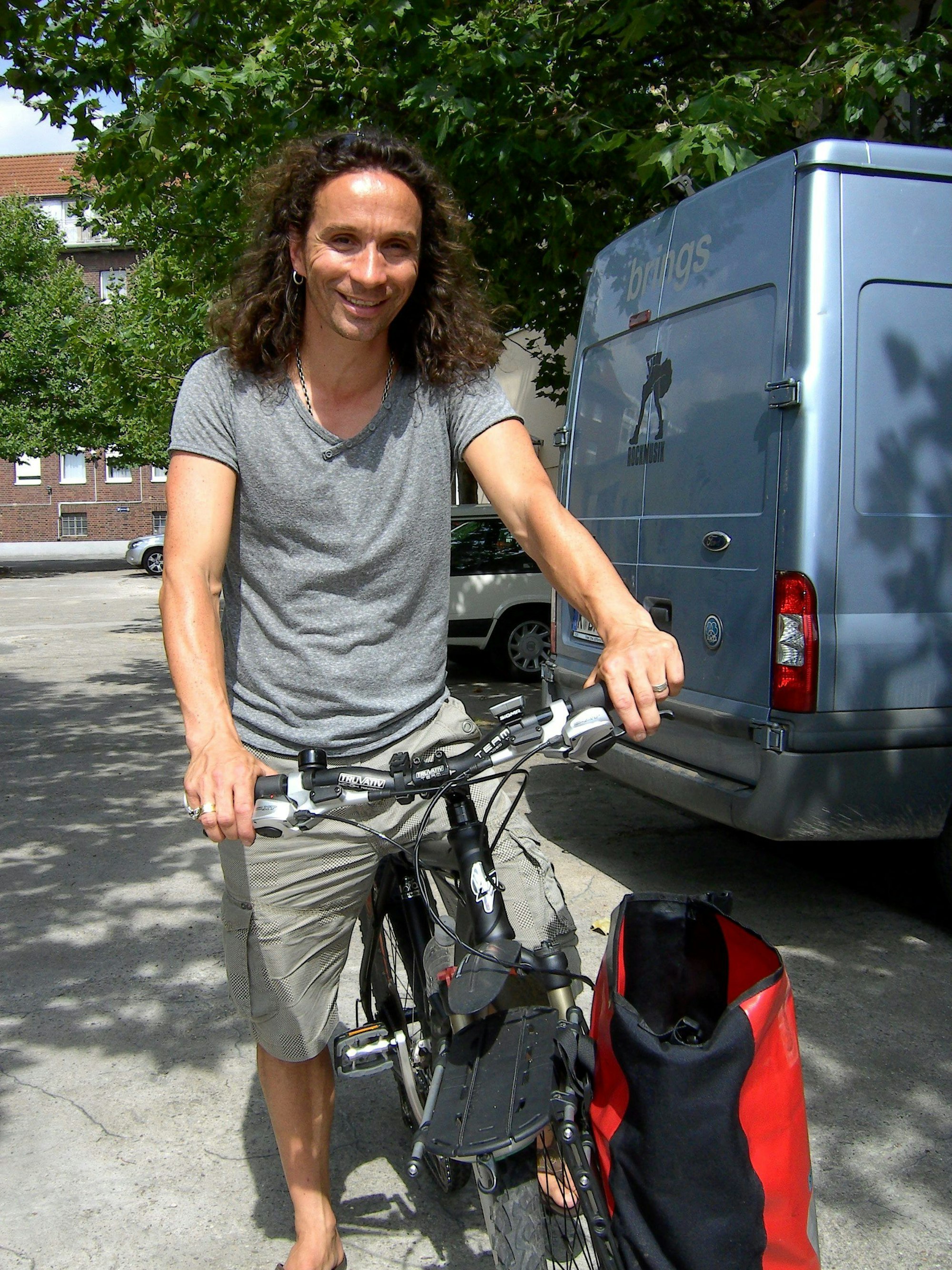 Brings spielen am 8. September vor 2500 Zuhörern in Blatzheim, Interview mit Stephan Brings, der mit dem Rad oft im Rhein-Erft-Kreis unterwegs ist und sich bestens auskennt. Bild: Jansen