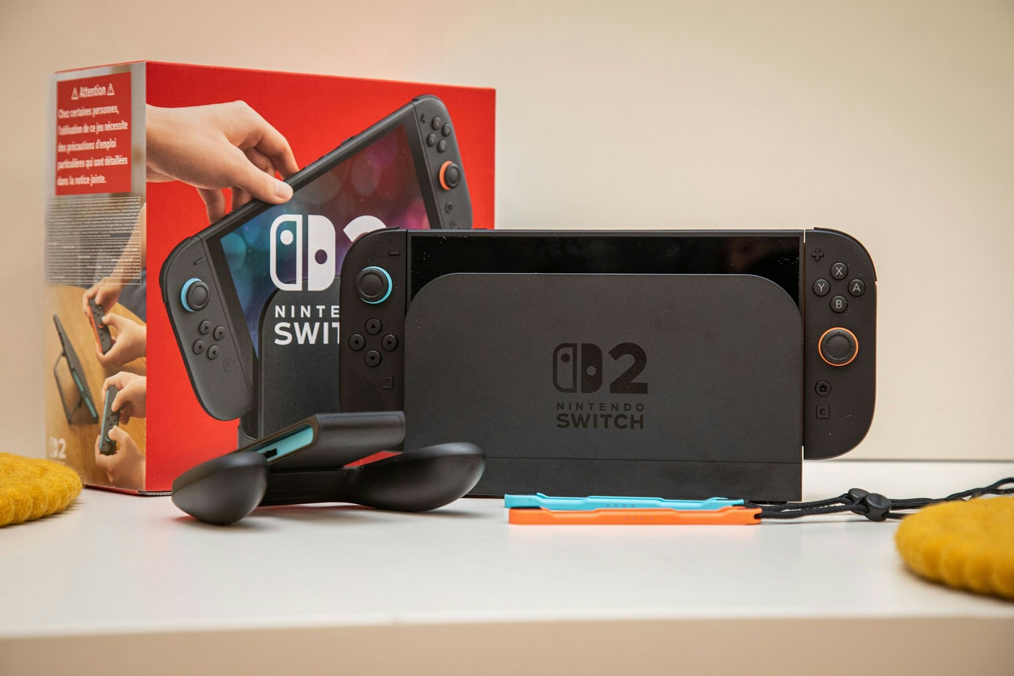 Zum Start schickt Nintendo zwei Varianten in den Markt: Die Switch 2 allein für 470 Euro und die Konsole im Bundle mit «Mario Kart World» für 510 Euro.