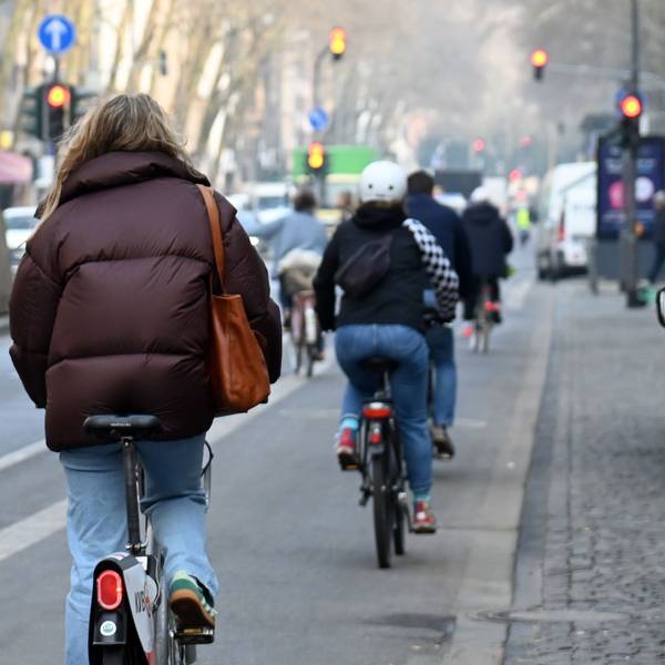 Radfahrer auf dem Hohenzollernring.