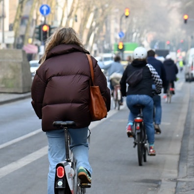 Radfahrer auf dem Hohenzollernring.