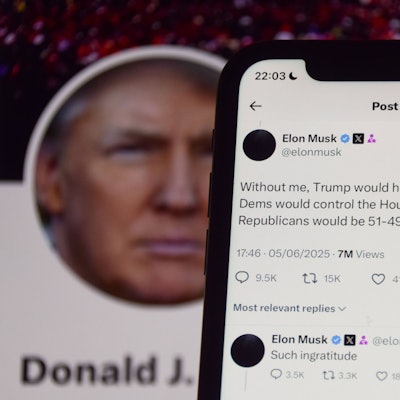 Elon Musk behauptet auf seiner Plattform X, dass Trump ohne seine Unterstützung die Wahl verloren hätte – ein neuer Höhepunkt im öffentlichen Streit der beiden.