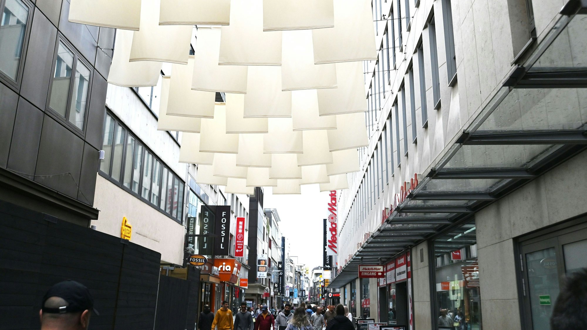 Ein Hitzeschutz wurde auf der Hohe Straße installiert.