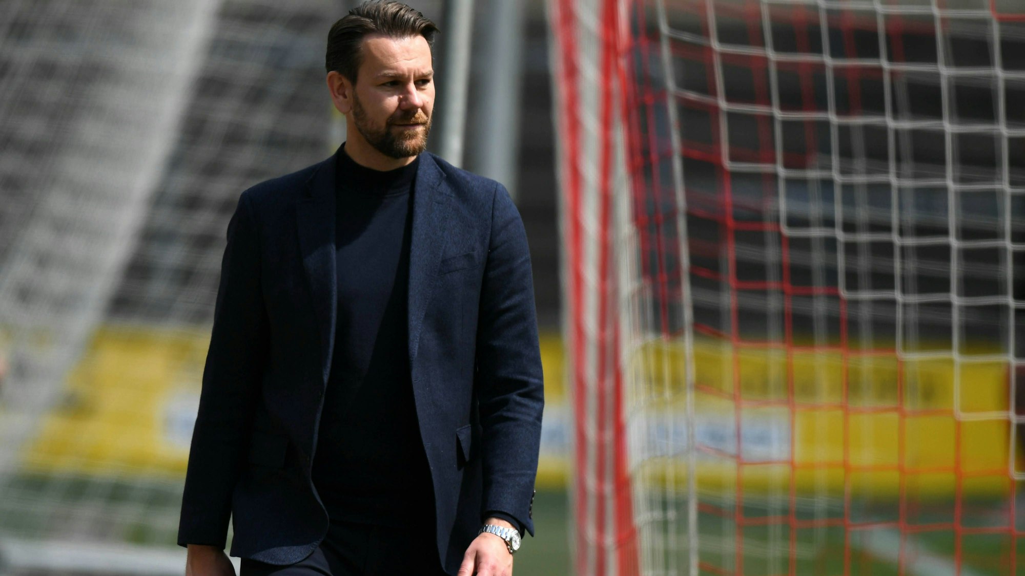 FC-Sportchef Thomas Kessler vollzog am Freitag (6. Juni) die Verpflichtung des neuen FC-Trainers.