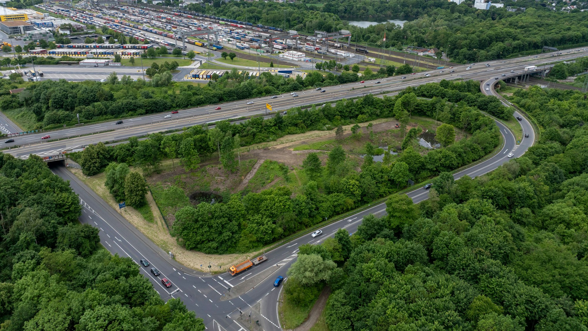 Blick auf die Anschlussstelle Eifeltor an der A4.