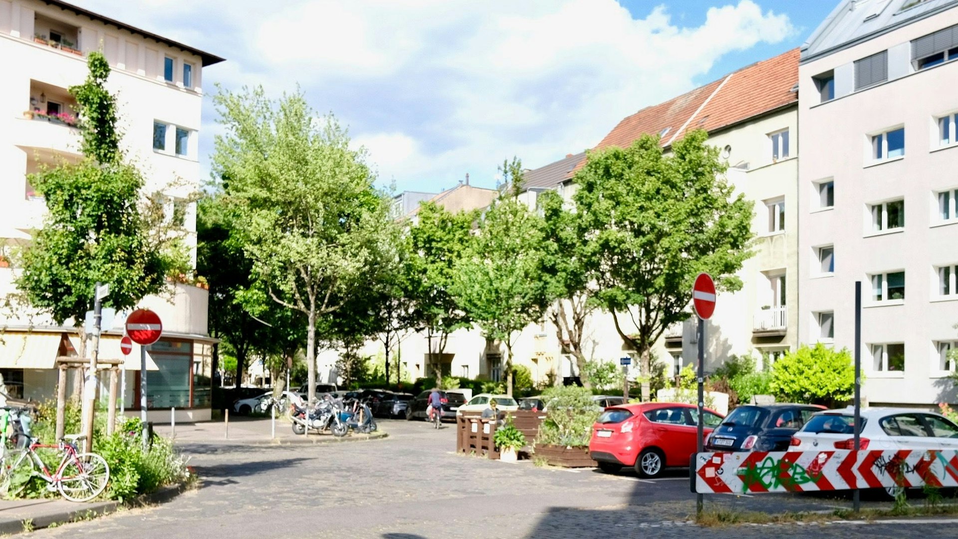 Auf dem „Klettenplätzchen“, der Kreuzung von Breiberg-, Hardt- und Peterbergstraße, befindet sich mittlerweile ein Parklet mit Grün.