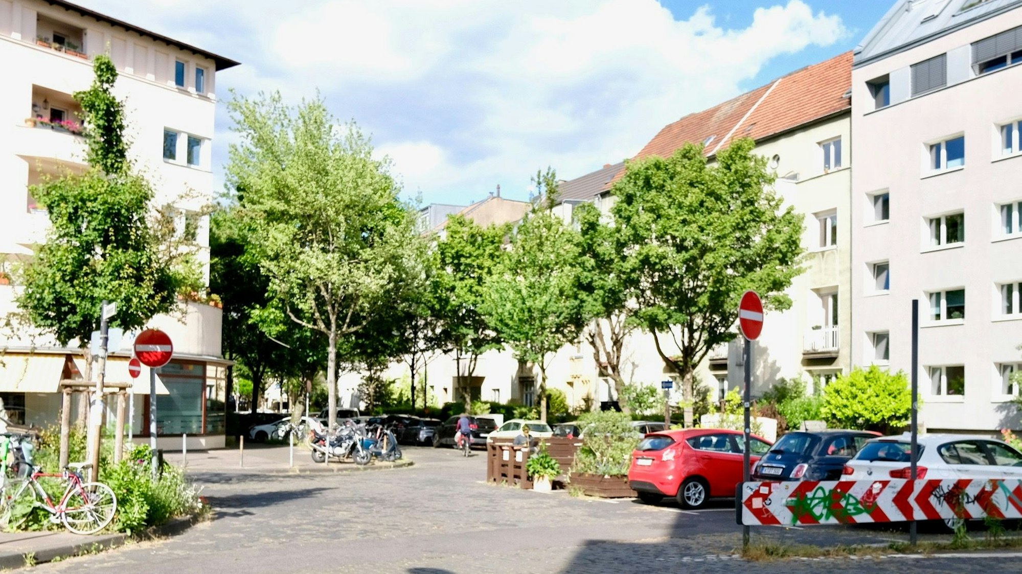 Auf dem „Klettenplätzchen“, der Kreuzung von Breiberg-, Hardt- und Peterbergstraße, befindet sich mittlerweile ein Parklet mit Grün.
