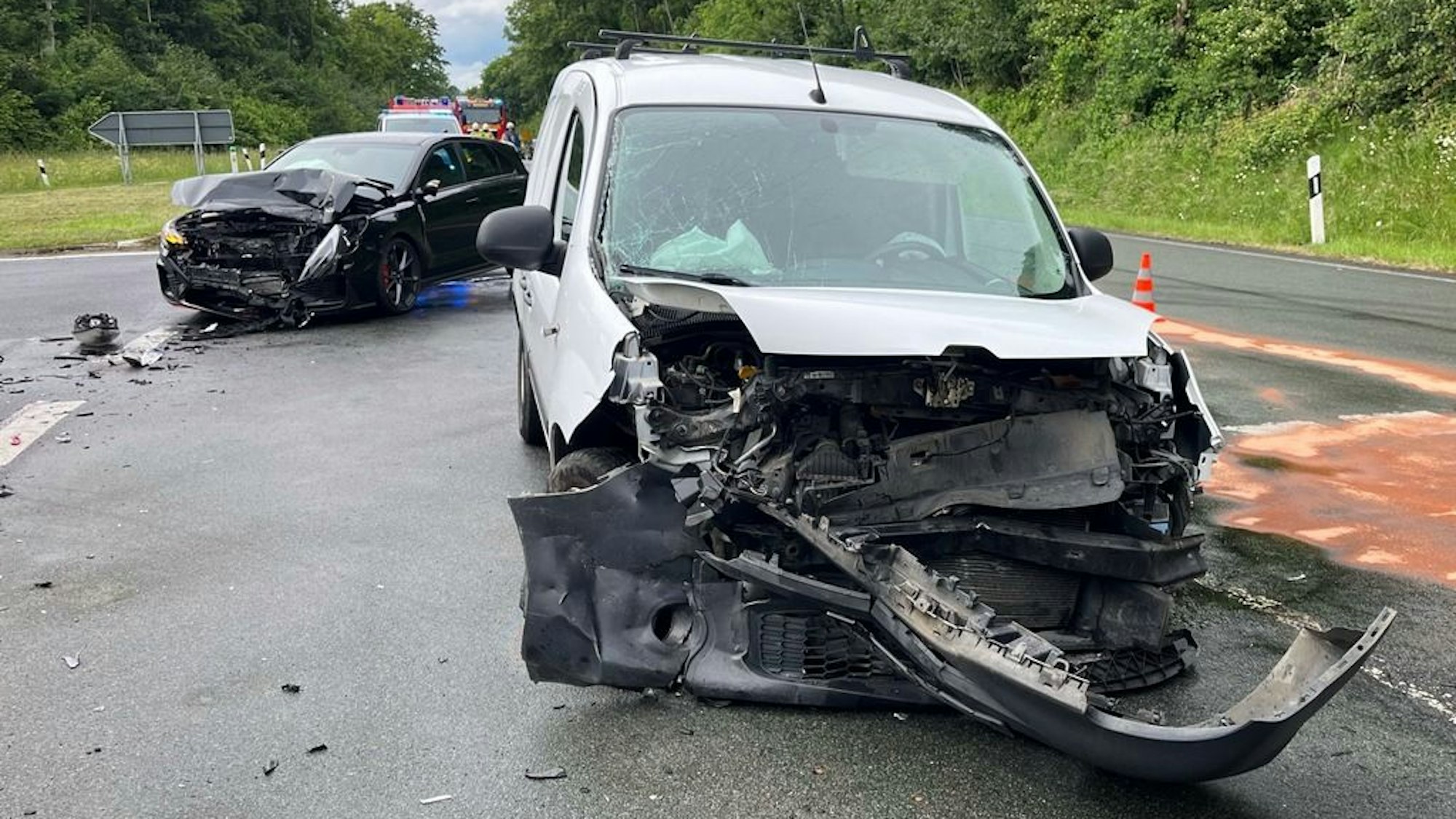 Ein 68-jähriger Gummersbacher kollidierte beim Linksabbiegen auf die A4 mit dem entgegenkommenden Hyundai eines 26-jährigen Reichshofers