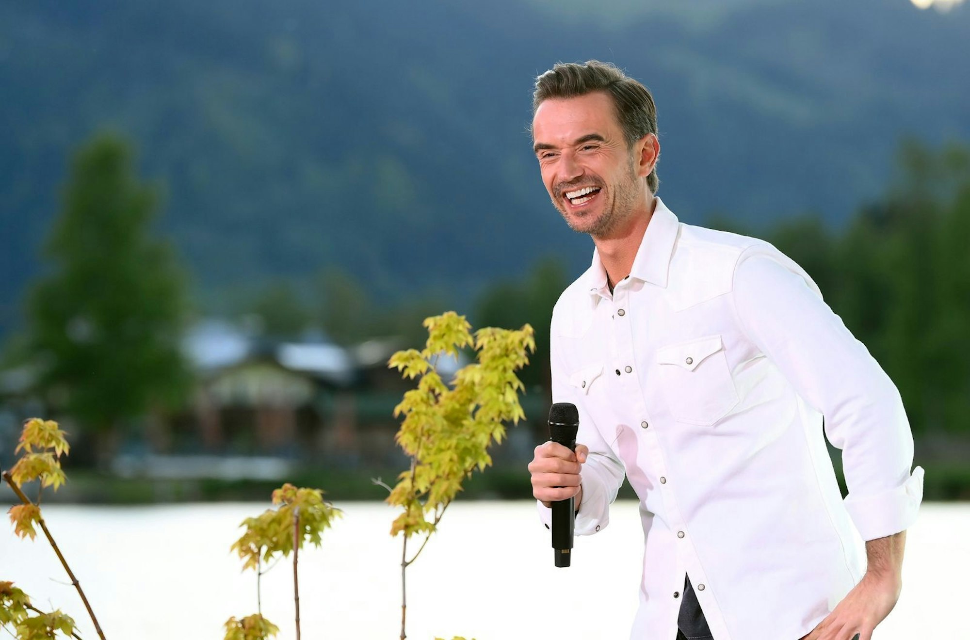 Die Freiluftshow mit Florian Silbereisen steigt im Sportstadion von Kitzbühel. (Bild: MDR/ARD/JürgensTV/Dominik Beckmann)