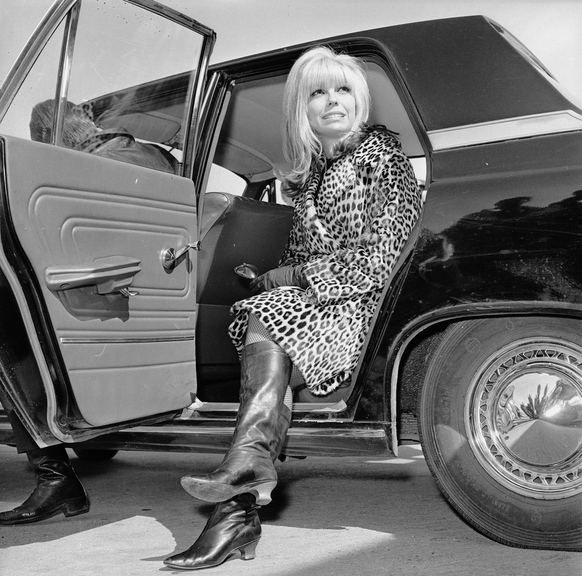 „These Boots Are Made For Walking“: Nancy Sinatra Mitte der der 60er-Jahre. (Bild: Central Press/Getty Images)
