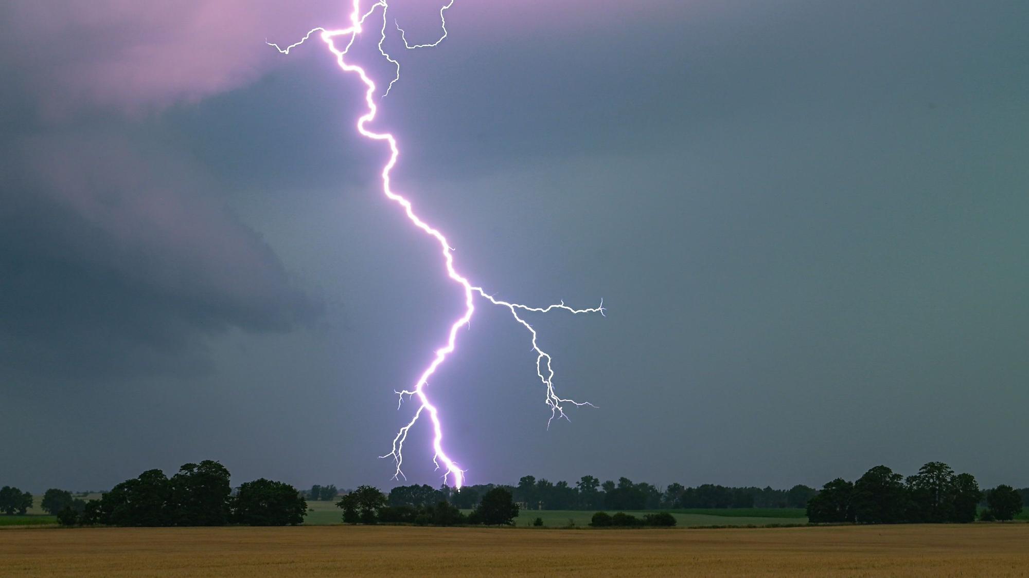 Für das Rheinland sind am Wochenende schwere Gewitter angekündigt.