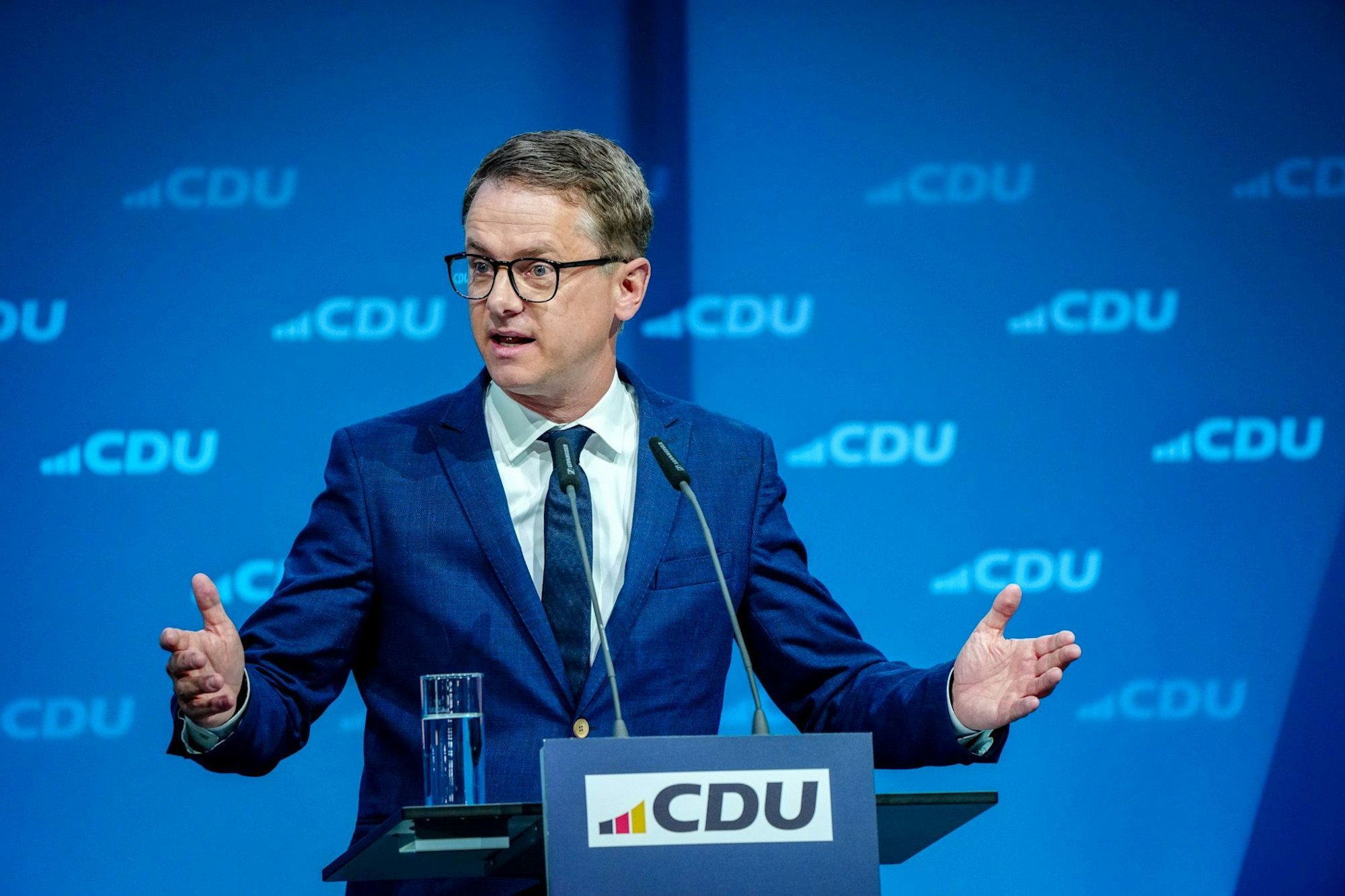 CDU-Generalsekretär Casten Linnemann ist dafür, mutmaßlich Arbeitsunwilligen das Bürgergeld komplett zu streichen. (Archivfoto)