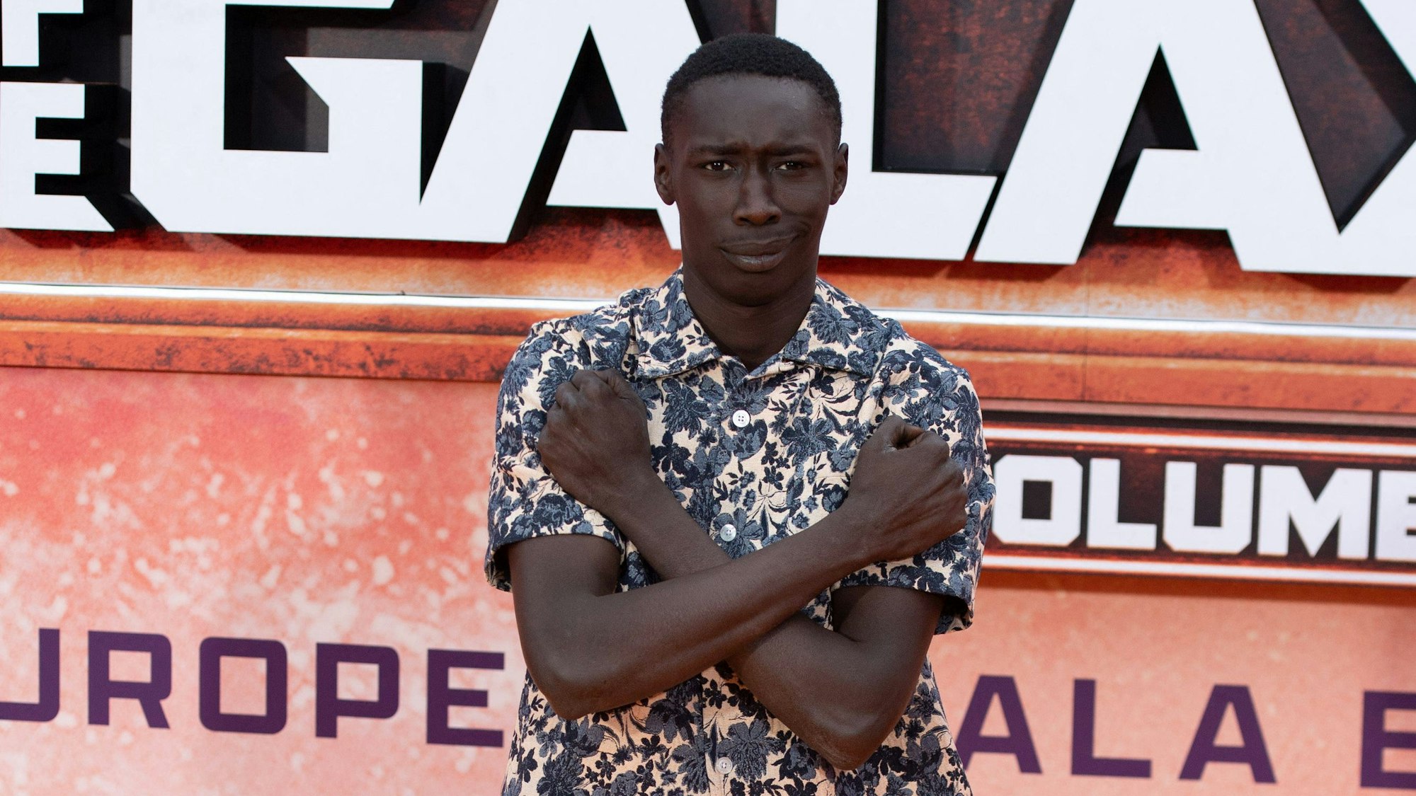 Das Bild zeigt den TikToker Khaby Lame. Foto: IMAGO/ABACAPRESS