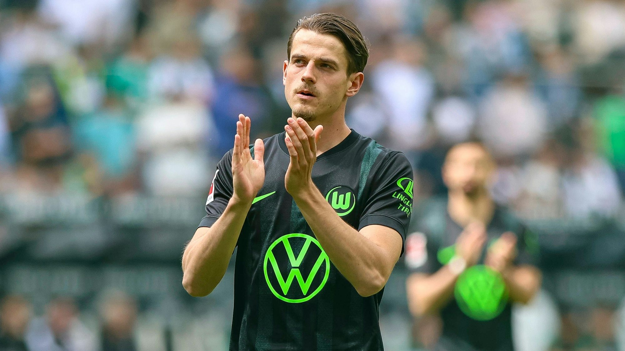 Mönchengladbach, Deutschland, 17.05.25: Jakob Piotr Kaminski VfL Wolfsburg gestikuliert, Gestik waehrend des Spiels der Bundesliga zwischen Borussia Mönchengladbach vs VfL Wolfsburg im Stadion im Borussia Park Mönchengladbach Stadion im Borussia Park North Rhine-Westphalia Germany *** Mönchengladbach, Germany, 17 05 25 Jakob Piotr Kaminski VfL Wolfsburg gestures, gestures during the Bundesliga match between Borussia Mönchengladbach vs VfL Wolfsburg at the stadium in Borussia Park Mönchengladbach Stadion im Borussia Park North Rhine Westphalia Germany Copyright: xBrauer-Fotoagenturx/xAdrianxSchlx