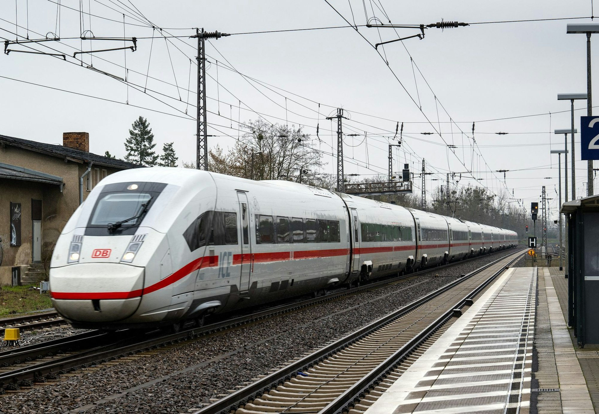 Sämtliche 137 Züge des ICE 4 sind inzwischen ausgeliefert. Der Zug bildet das Rückgrat der Fernverkehrsflotte der Bahn. (Archivbild)