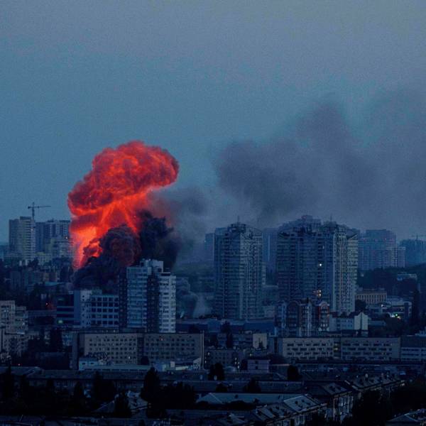 Eine Explosion nach russischem Luftangriff auf Kiew (Symbolbild)