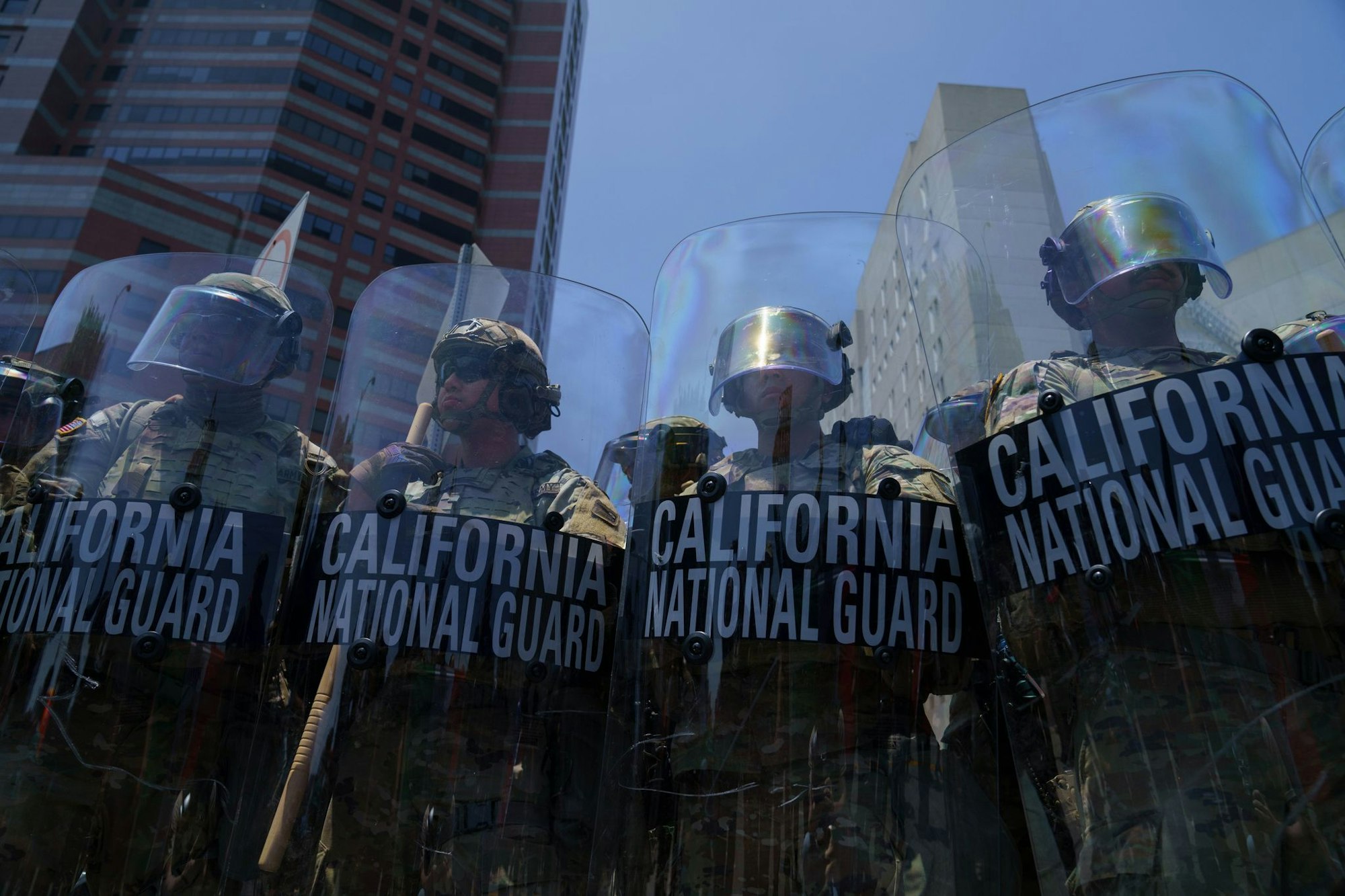 Hunderte Soldaten der kalifornischen Nationalgarde sind bereits in Los Angeles.