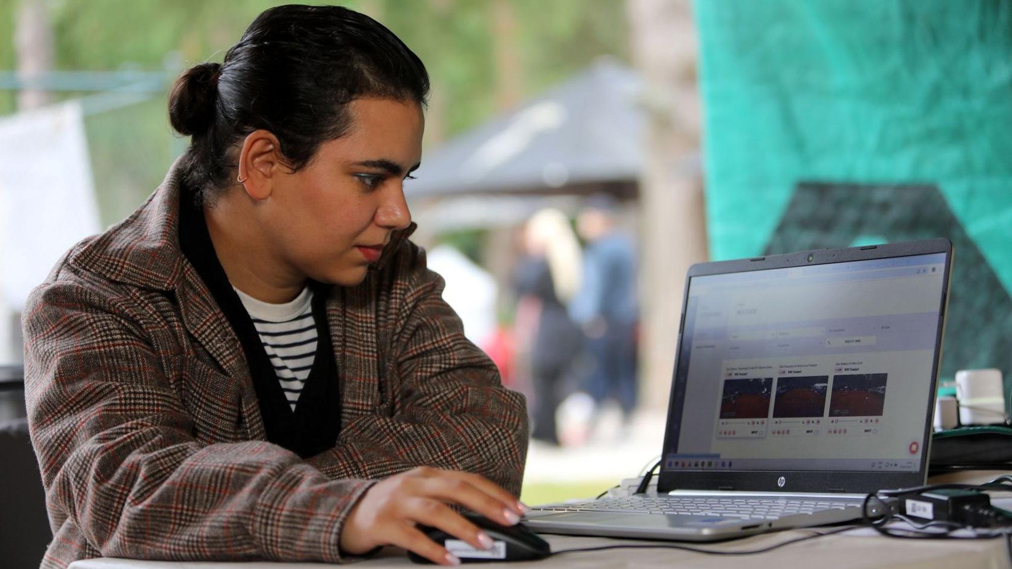 Saraji Golnaaz studiert Computertechnik in Turin und war für das Livestreaming in die ganze Welt verantwortlich.
