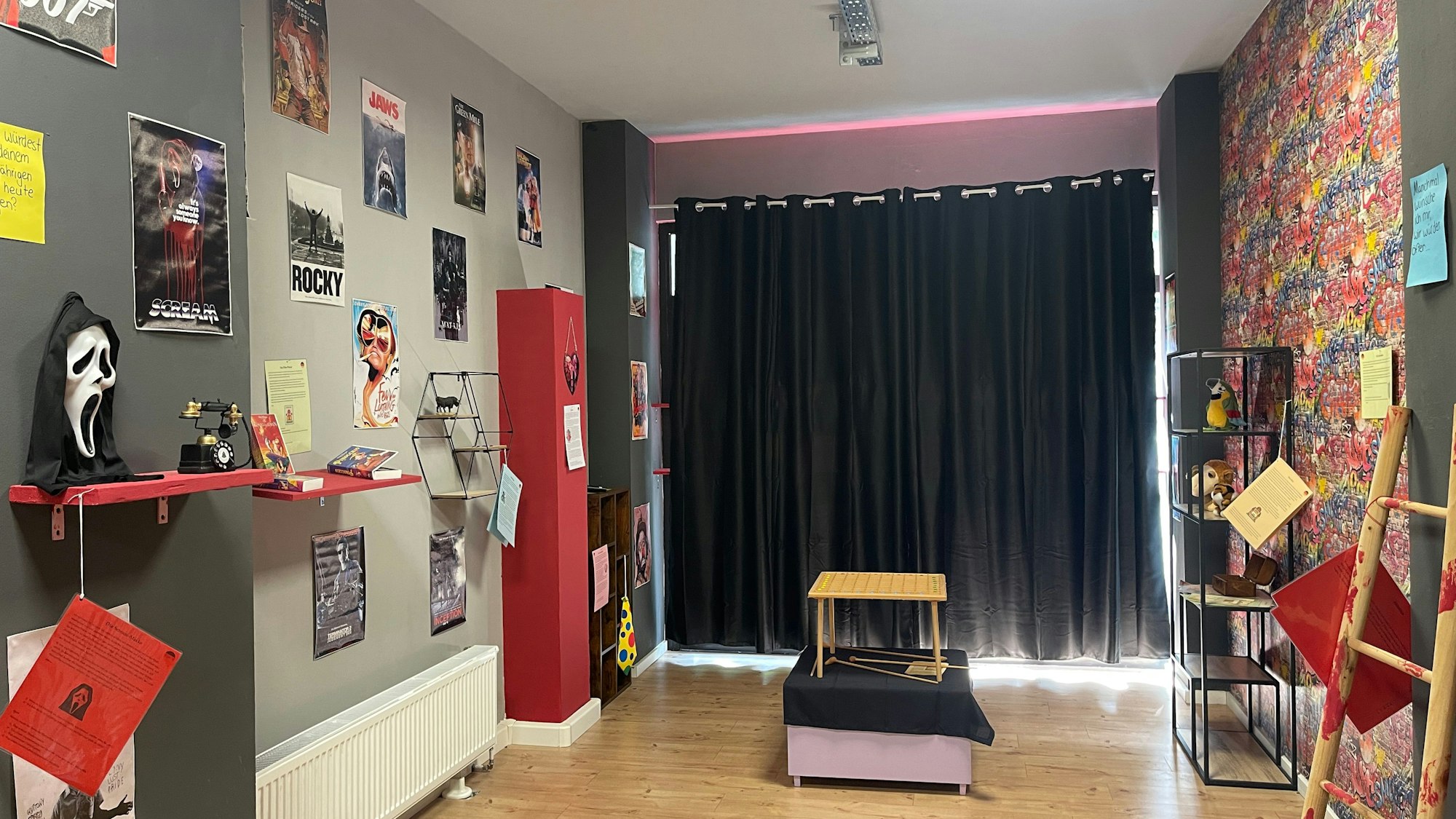 Im Schmerz-Bereich gibt es viele tiefgründige Geschichten und Gegenstände zu entdecken.