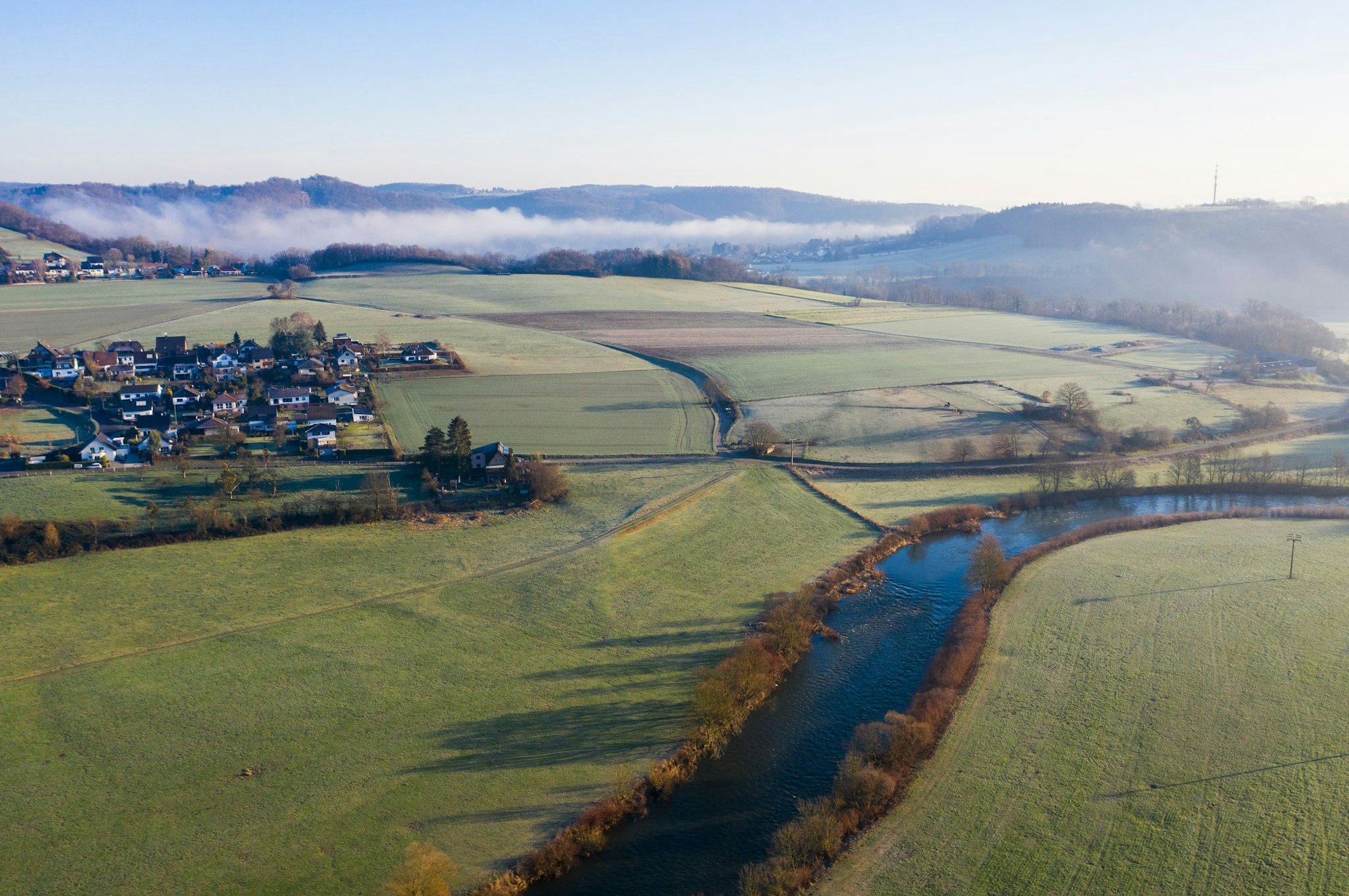 Während der Sommermonate ist die Wasserentnahme aus den Flüssen im Rhein-Sieg-Kreis verboten. (Archivbild)
