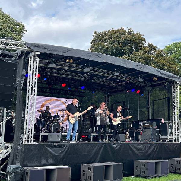 Die Band „Area 42“ bespielte die Menge mit ihren Coversongs