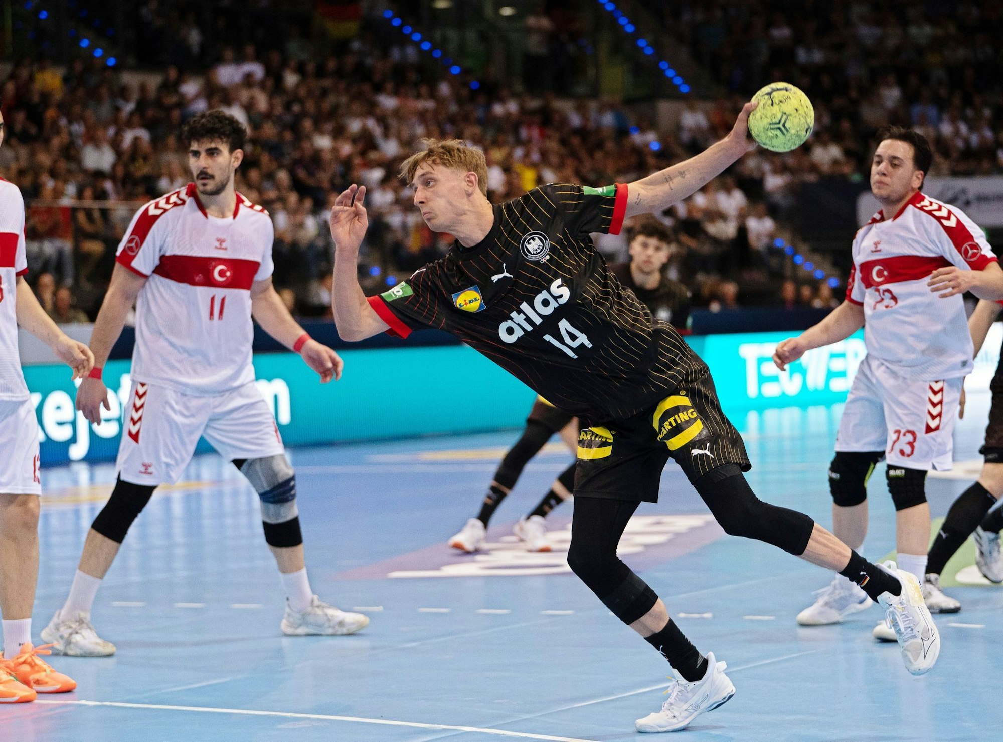 Neu-Nationalspieler Mathis Häseler verlängert seinen Vertrag beim VfL Gummersbach.
