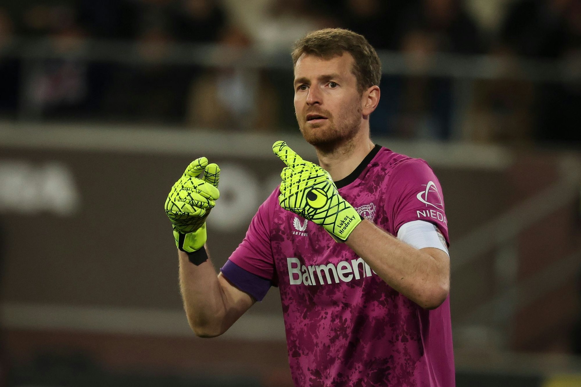 Lukas Hradecky lässt seine Zukunft bei Bayer Leverkusen offen.