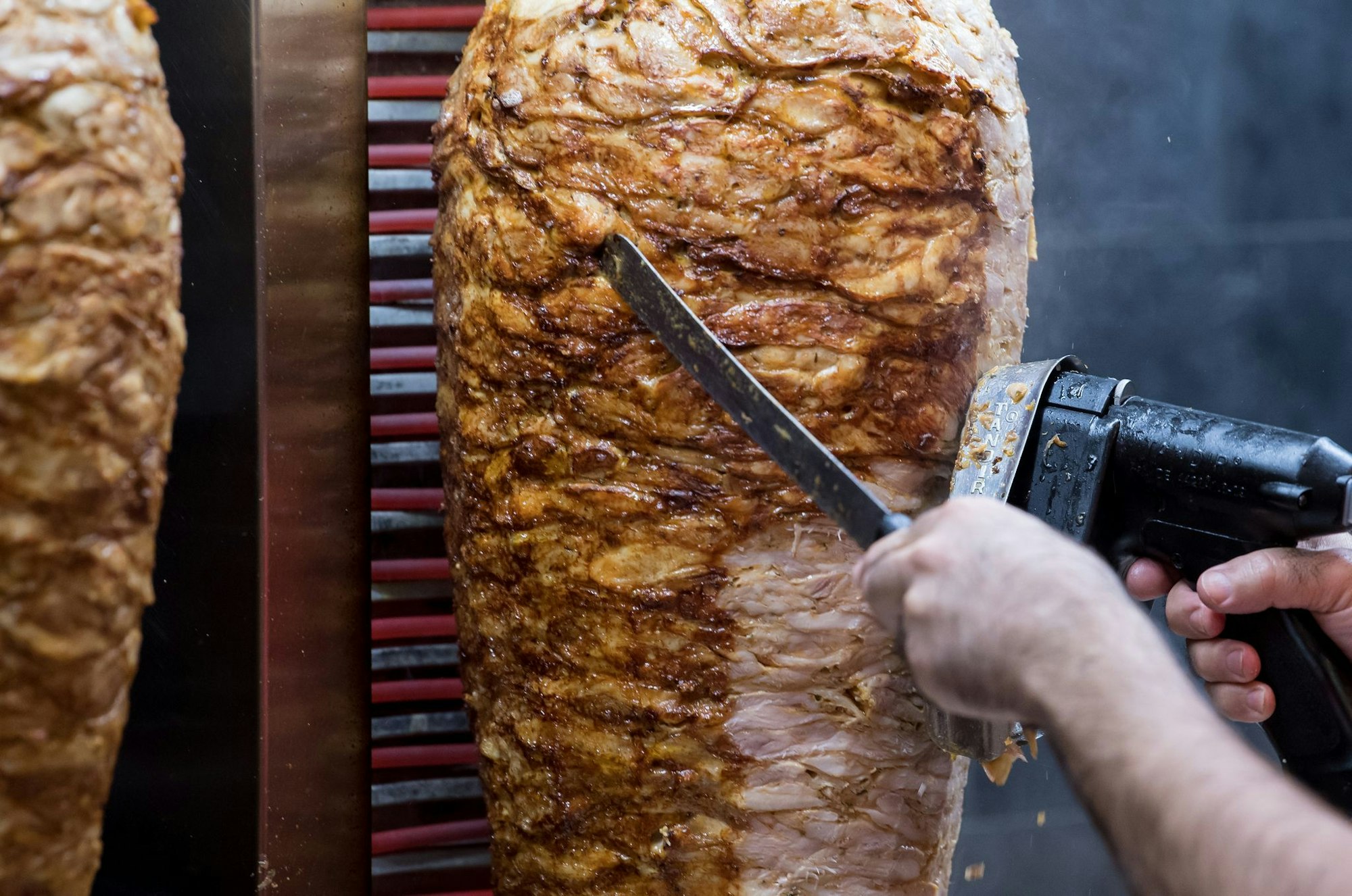 Ein Döner darf in Deutschland nur so heißen, wenn er eine bestimmte Zusammensetzung hat. (Symbolbild)