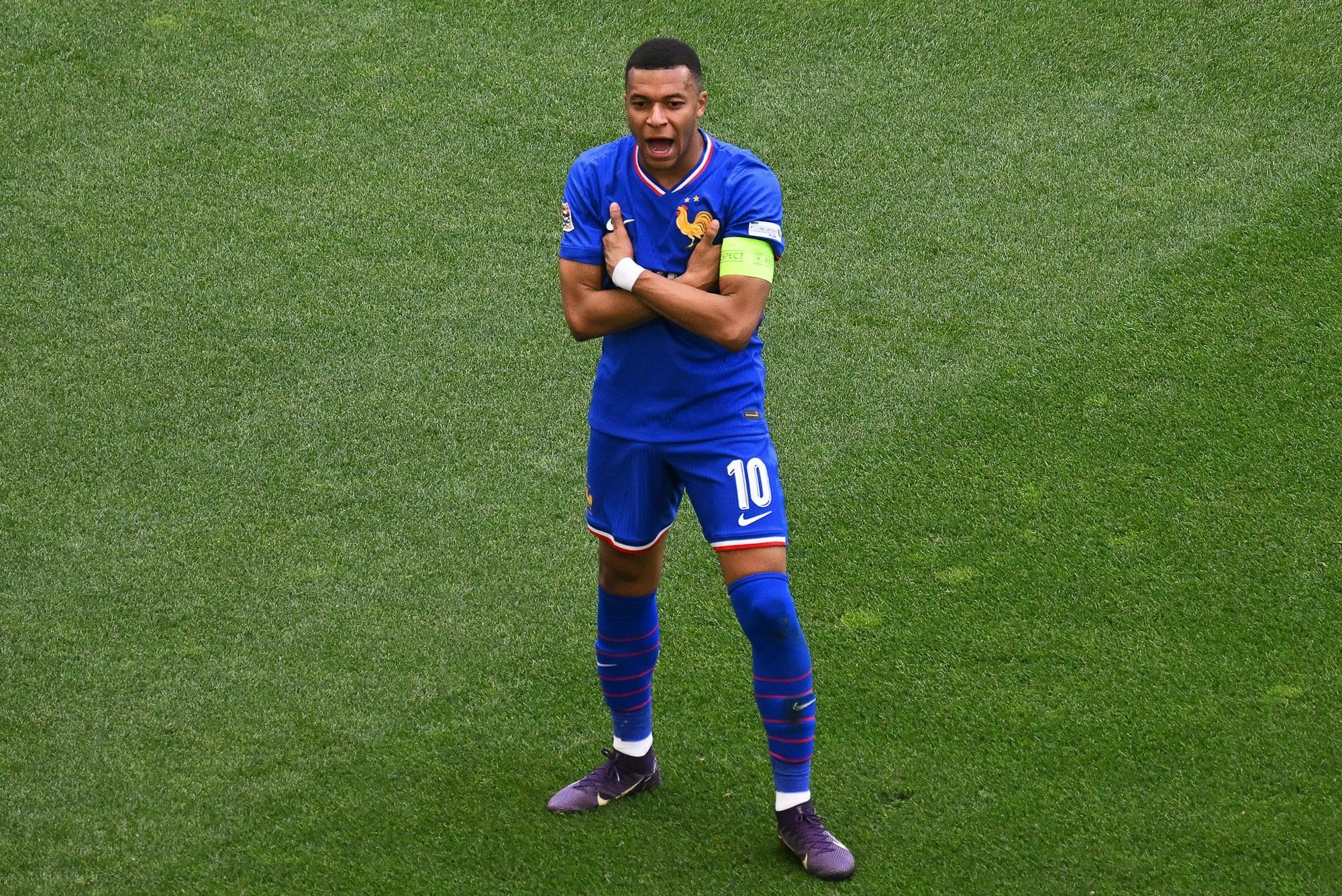 Frankreichs Matchwinner Kylian Mbappé in seiner typischen Jubelpose.