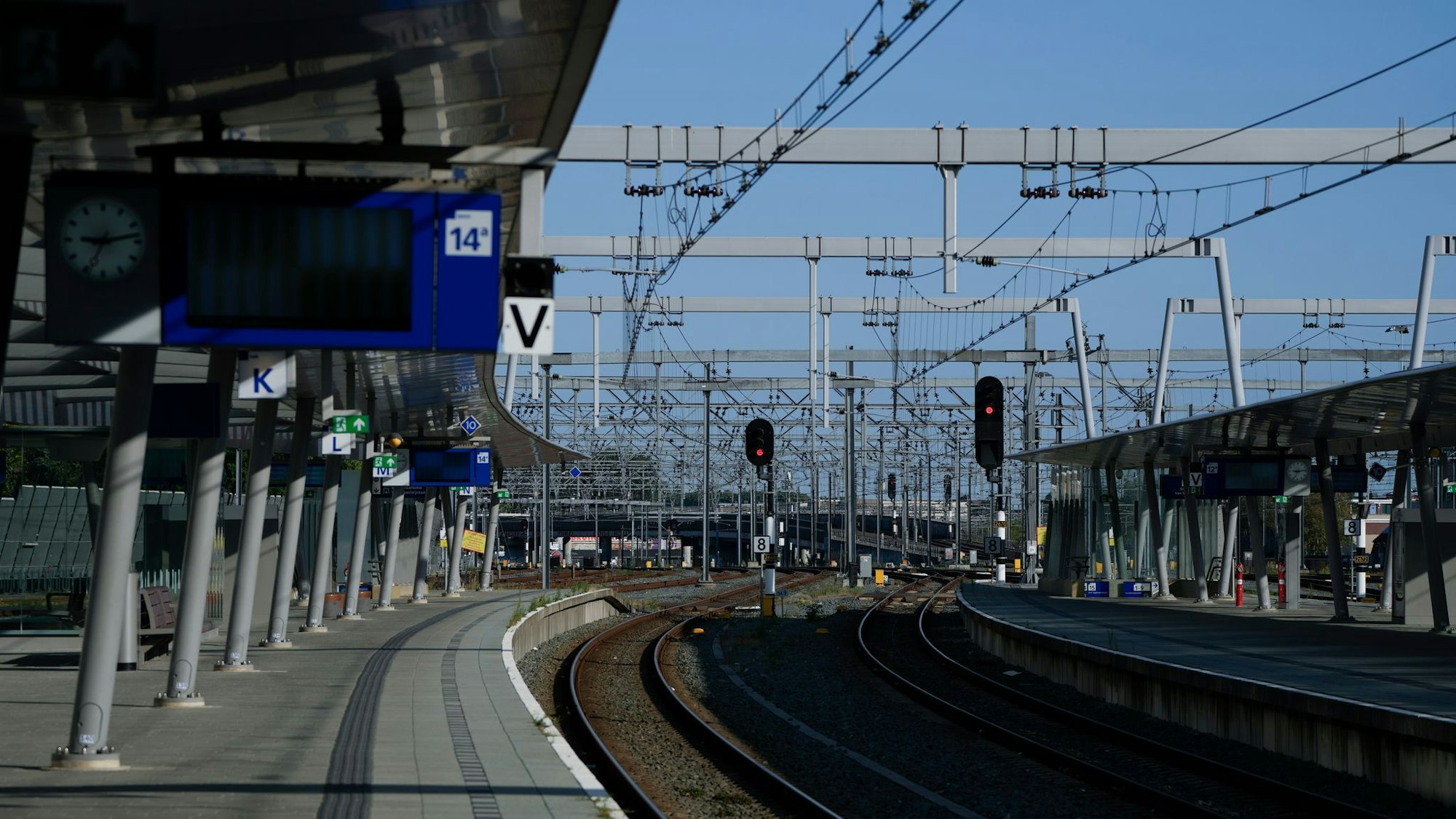 Wegen eines Bahnstreiks in den Niederlanden fallen am Dienstag auch die meisten Züge von Deutschland nach Amsterdam aus (Archivbild).