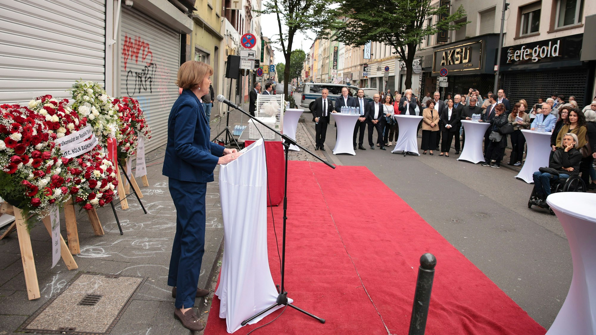Oberbürgermeisterin Henriette Reker gedenkt des rassistisch motivierten Anschlags auf der Keupstraße am 9. Juni 2004.