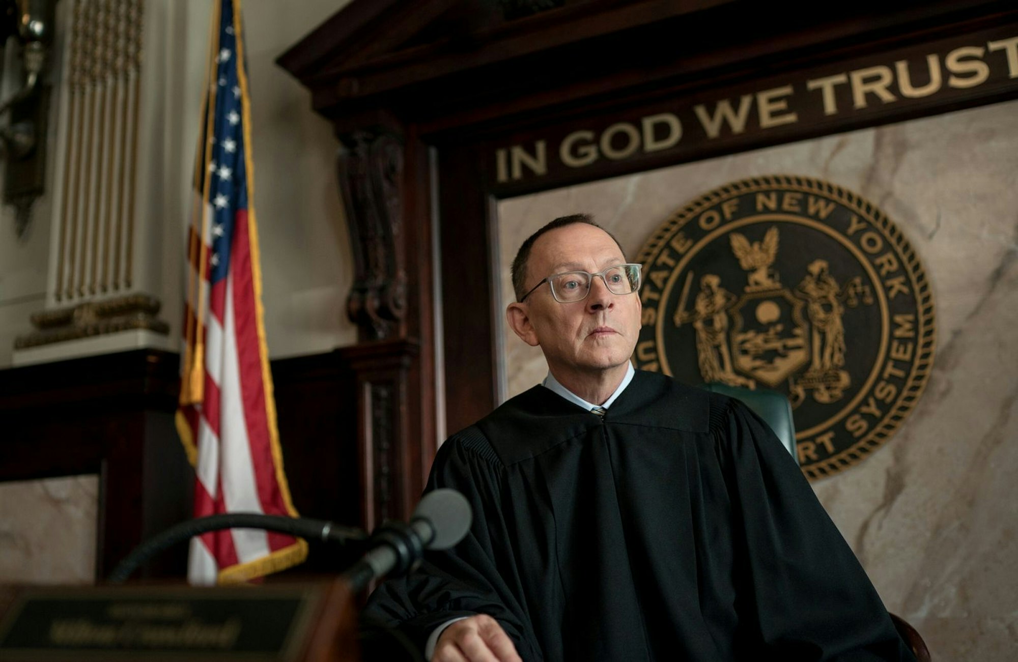 Carrie Prestons Ehemann Michael Emerson übernimmt in der zweiten Staffel „Elsbeth“ die wiederkehrende Gastrolle von Richter Milton Crawford. (Bild: Michael Parmelee/2024 CBS Broadcasting,)