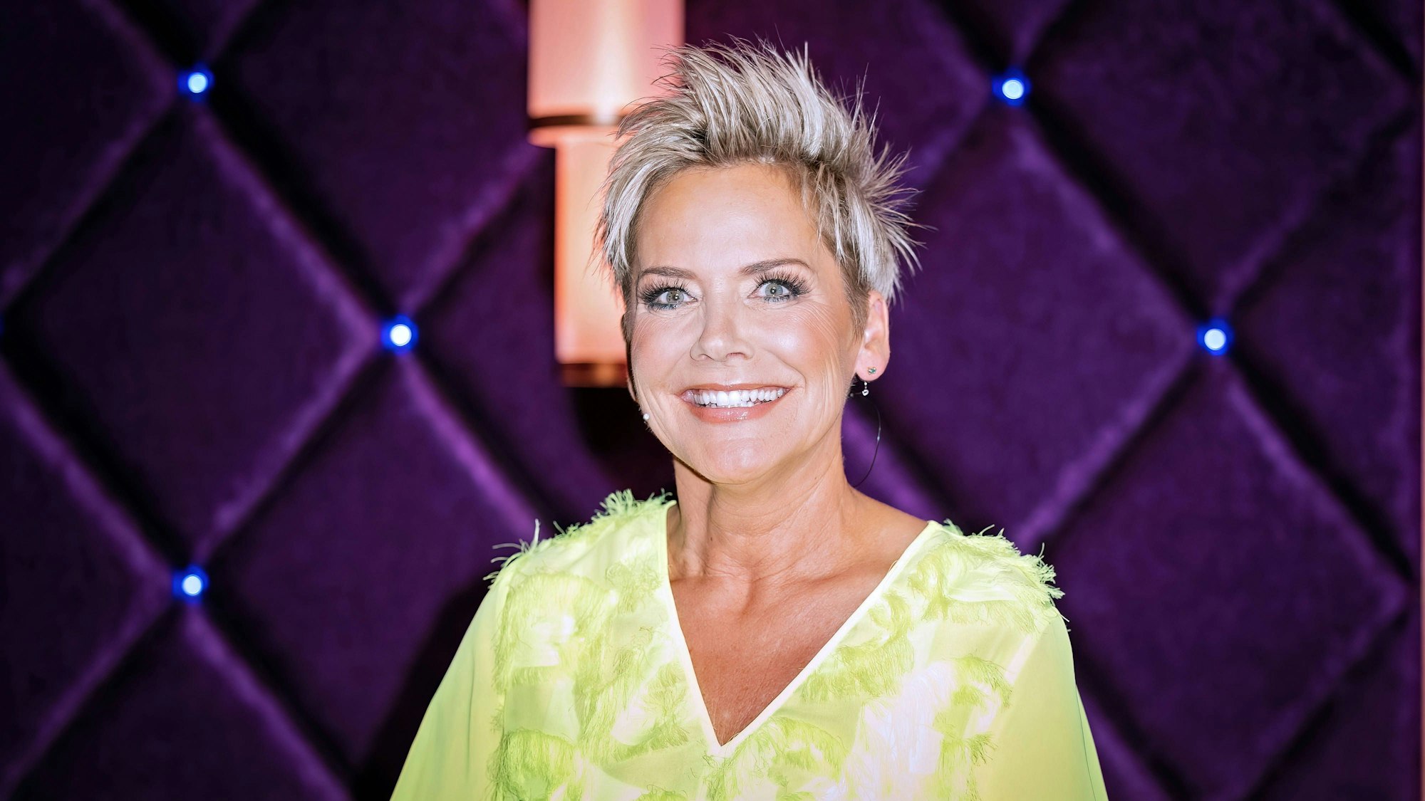 Moderatorin und Sängerin Inka Bause anläßlich der Aufzeichnung der MDR - Talkshow Riverboat am 04.04.2025 in der Mediacity Leipzig.