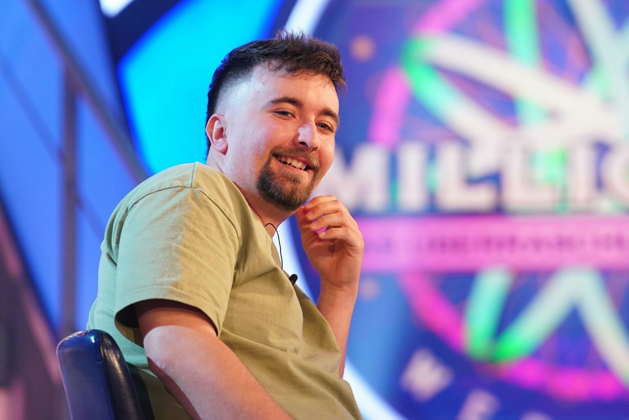 René Langen nervt seine Arbeitskollegen mit seiner WWM-Besessenheit. Die „Live-Therapie“ brachte ihm 16.000 Euro. (Bild: RTL / Stefan Gregorowius)