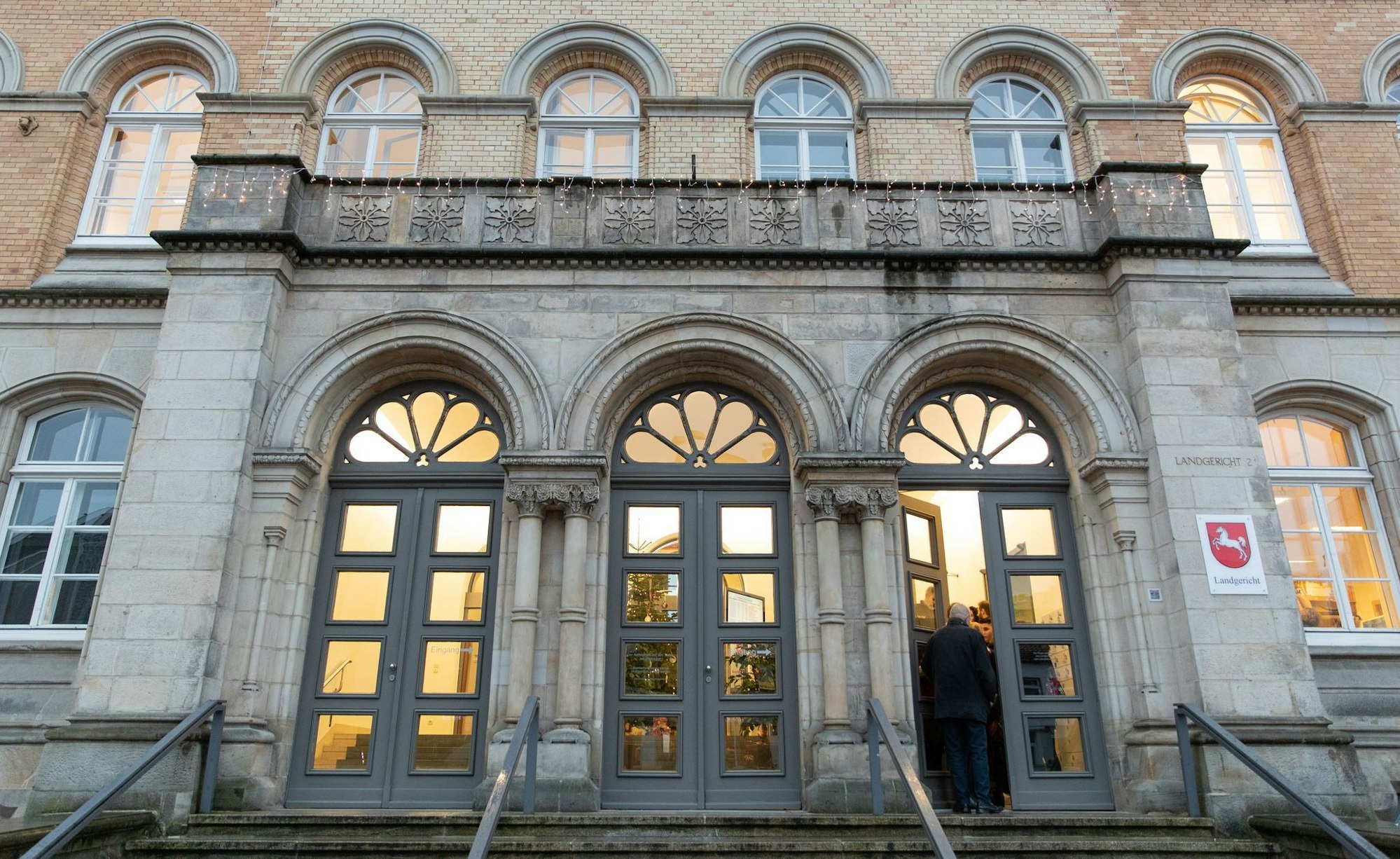 Ein 36-Jähriger steht wegen Sprengung von vier Geldautomaten vor dem Landgericht Osnabrück. (Symbolbild)
