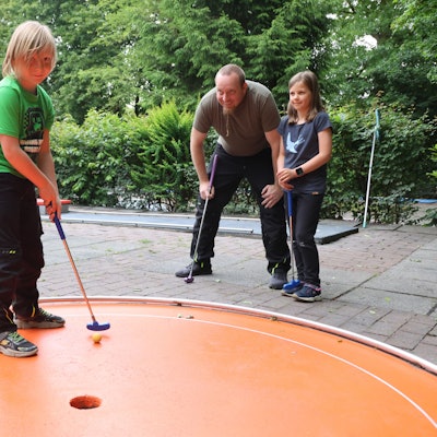 Spieler jeden Alters sind auf der Minigolfanlage gern gesehene Gäste. Neben Freizeitspielern sollen dort künftig auch Vereinsmannschaften antreten.