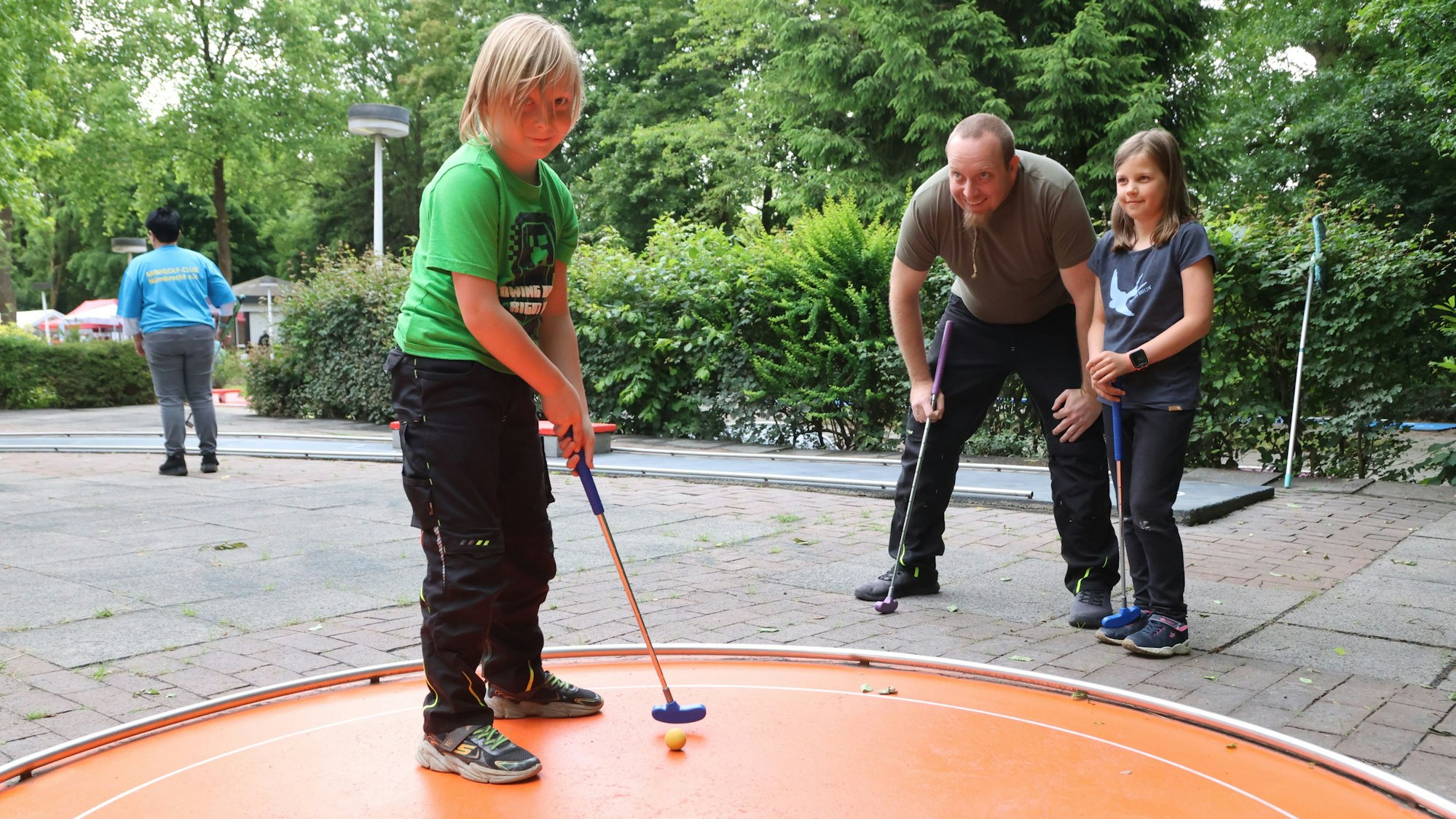 Spieler jeden Alters sind auf der Minigolfanlage gern gesehene Gäste. Neben Freizeitspielern sollen dort künftig auch Vereinsmannschaften antreten.