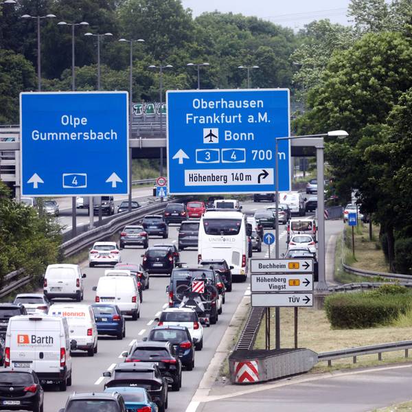 Verkehr auf der B55a an der Stelle, an der der Blitzer installiert wird.