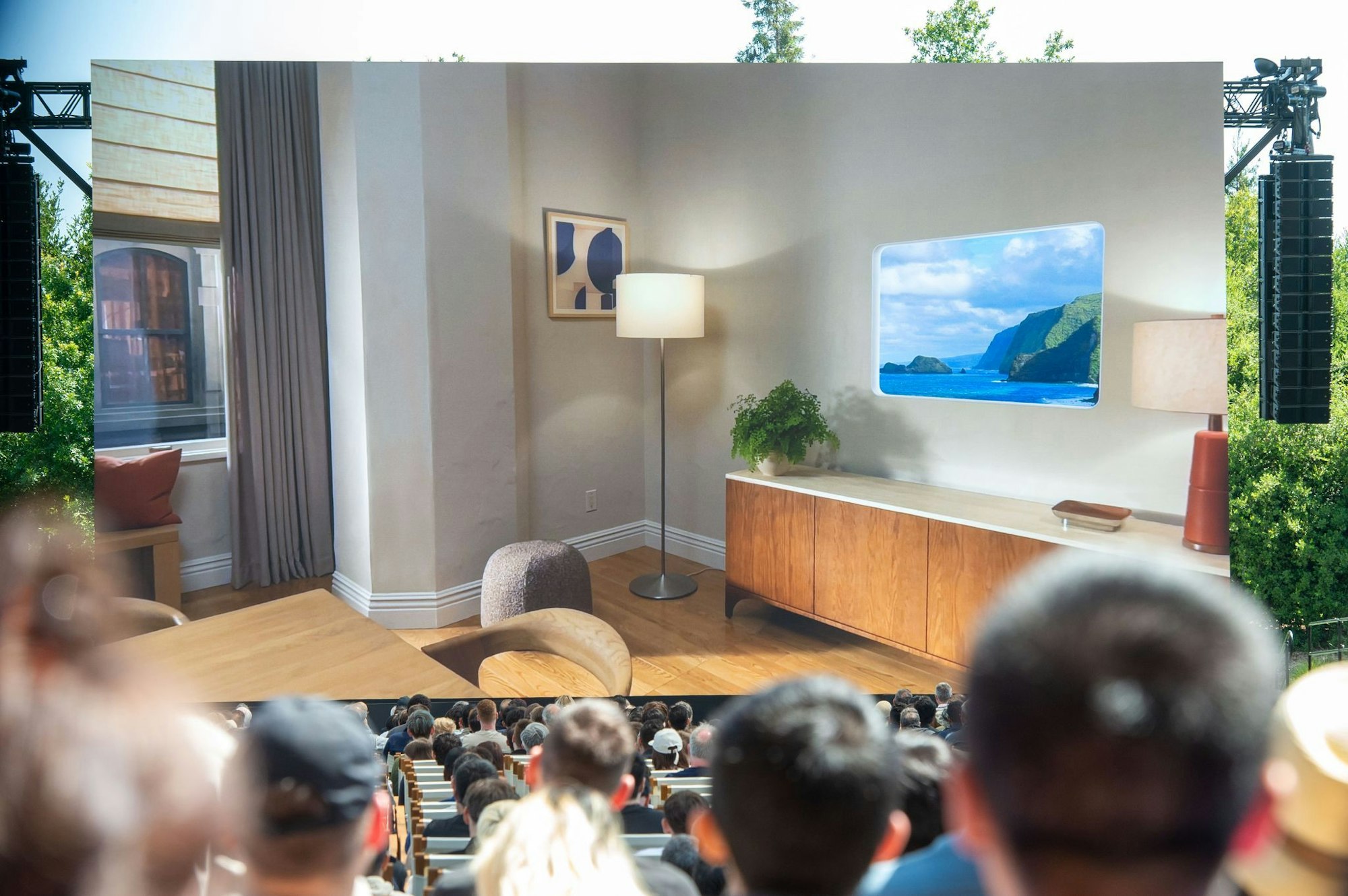 Wenn man in der Vision Pro ein virtuelles Bild an der Wand eines Raums platziert, bleibt es da künftig auch.