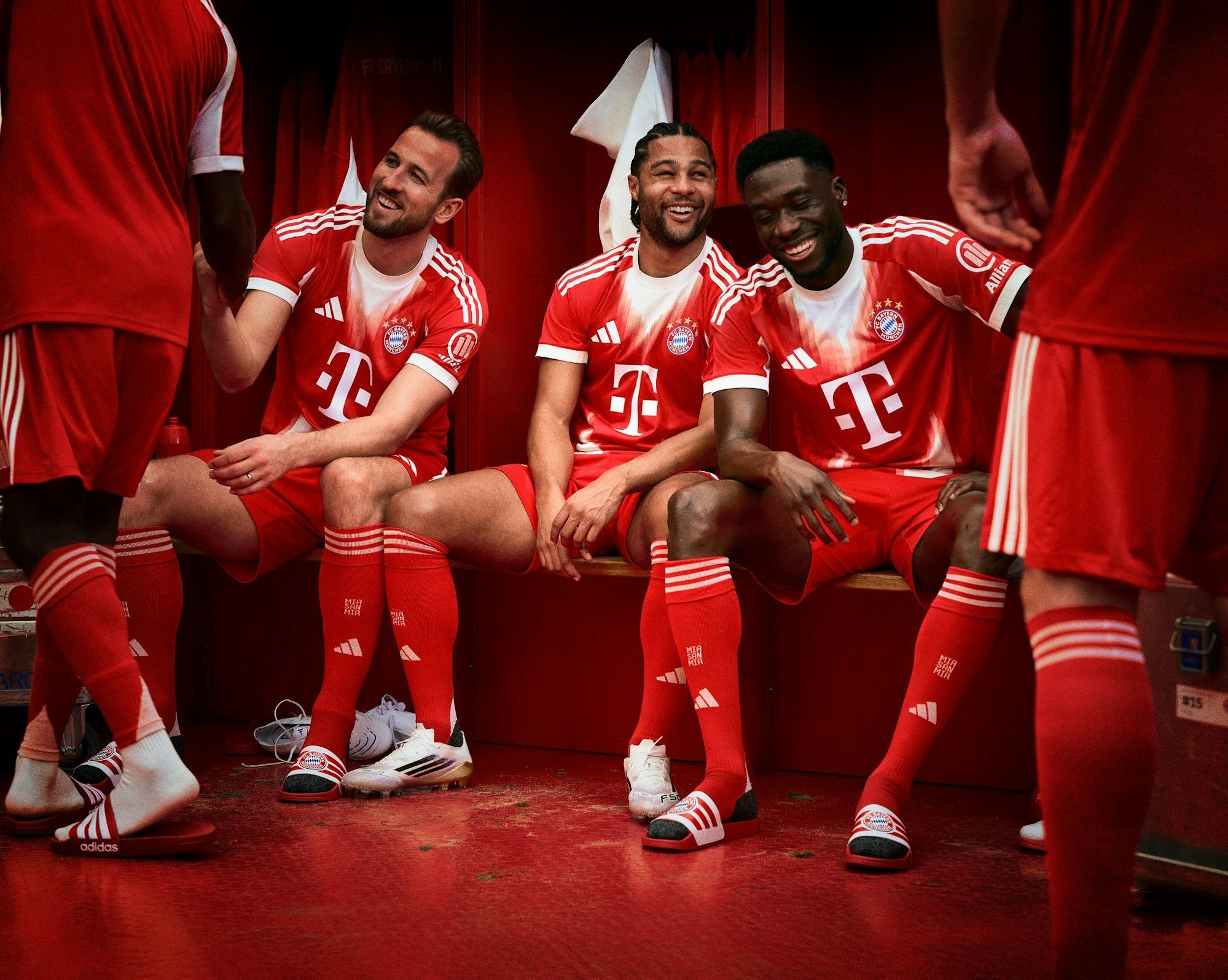 Der FC Bayern hat seine Garderobe aufgehübscht.