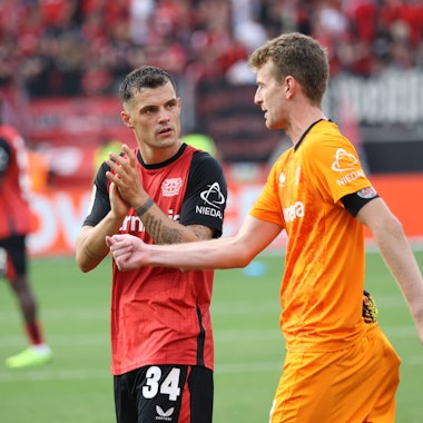 Granit Xhaka Bayer, Torwart Lukas Hradecky Bayer, Leverkusen, Deutschland, 22.09.2024, Fussball Bundesliga, 4. Spieltag, Bayer 04 Leverkusen - VfL Wolfsburg. DFL REGULATIONS PROHIBIT ANY USE OF PHOTOGRAPHS AS IMAGE SEQUENCES AND/OR QUASI-VIDEO *** Granit Xhaka Bayer , Goalkeeper Lukas Hradecky Bayer , Leverkusen, Germany, 22 09 2024, Soccer Bundesliga, Matchday 4, Bayer 04 Leverkusen VfL Wolfsburg DFL REGULATIONS PROHIBIT ANY USE OF PHOTOGRAPHS AS IMAGE SEQUENCES AND OR QUASI VIDEO