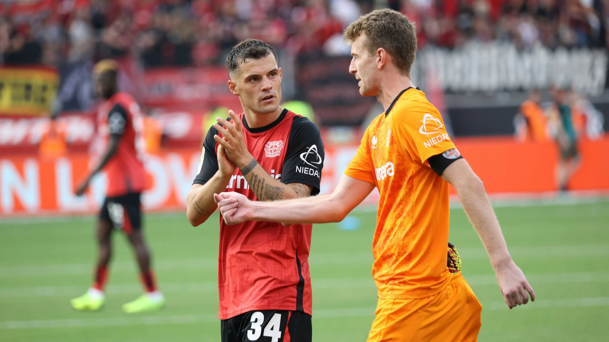 Lukas Hradecky und Granit Xhaka denken beide über einen Abschied nach