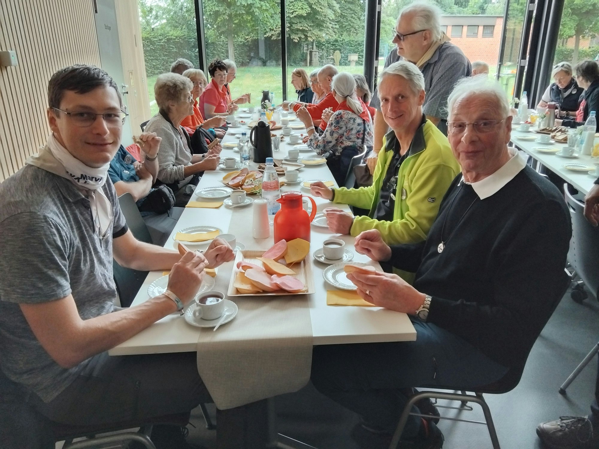 Drei Generationen der Familie Faust: Werner (81, r.) mit seinem Neffen Herbert (61) und seinem Großneffen Marvin (24, l.). Sie pilgern in diesem Jahr zum 40., 30. und zehnten Mal mit.