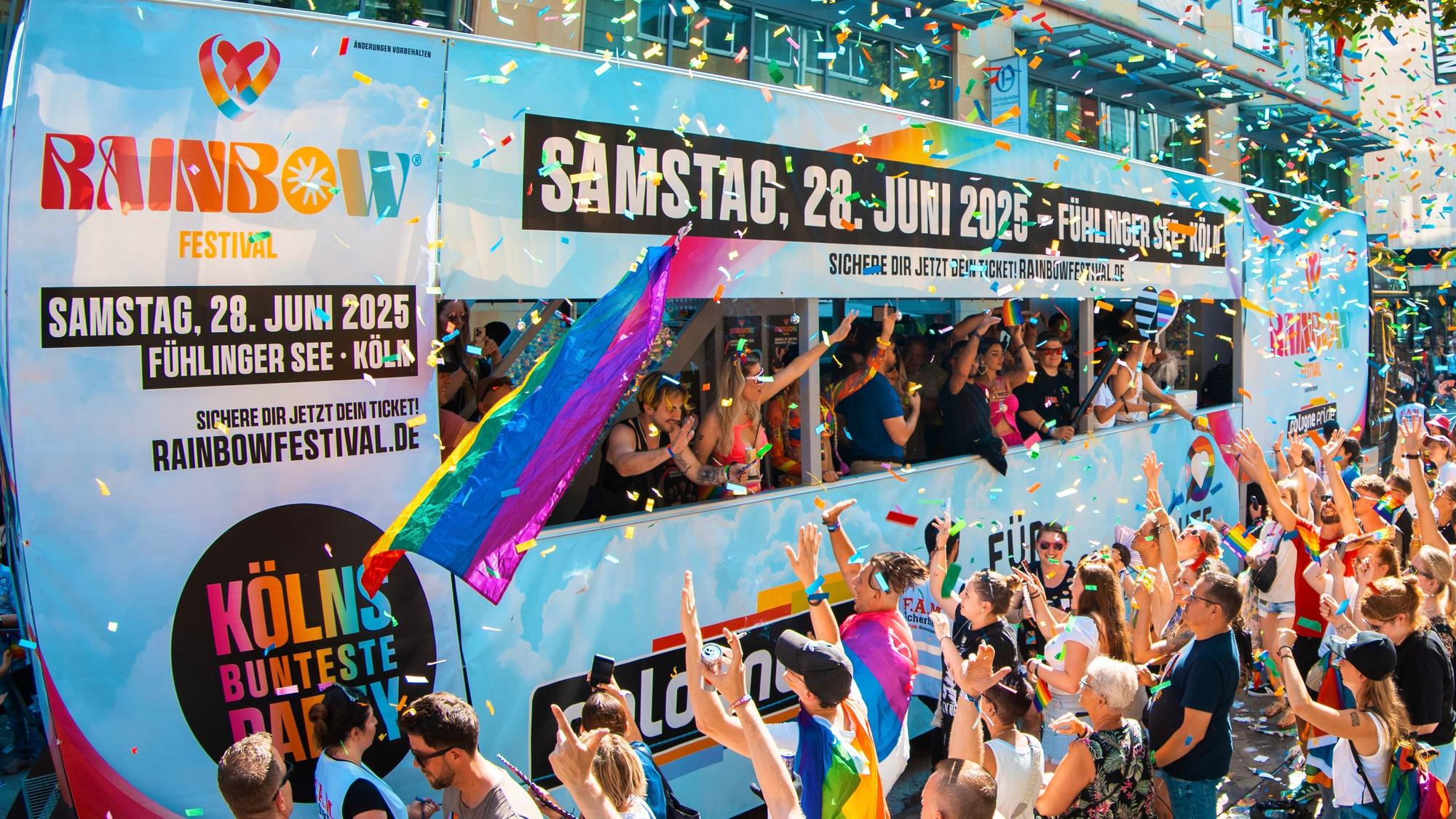 Die Veranstalter des Rainbow Festivals waren bei der CSD-Parade am Sonntag in Köln mit einem eigenen Truck am Start. Das Festival am Fühlinger See feiert im kommenden Jahr im Rahmen der Pride Week Premiere.