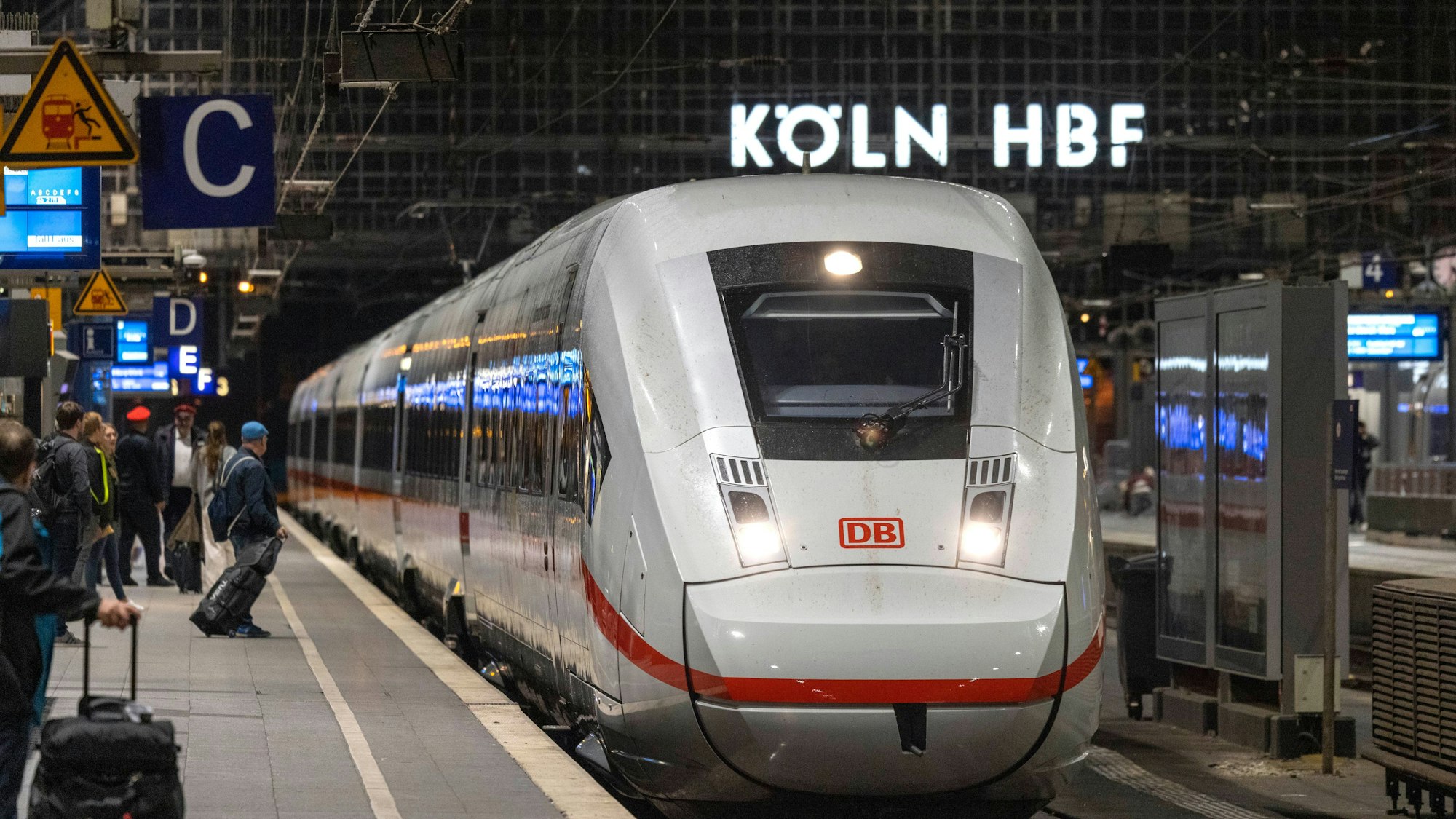 Verbände fordern die Deutsche Bahn dazu auf, die Abschaffung der Familienreservierung zu stoppen. (Archivbild)