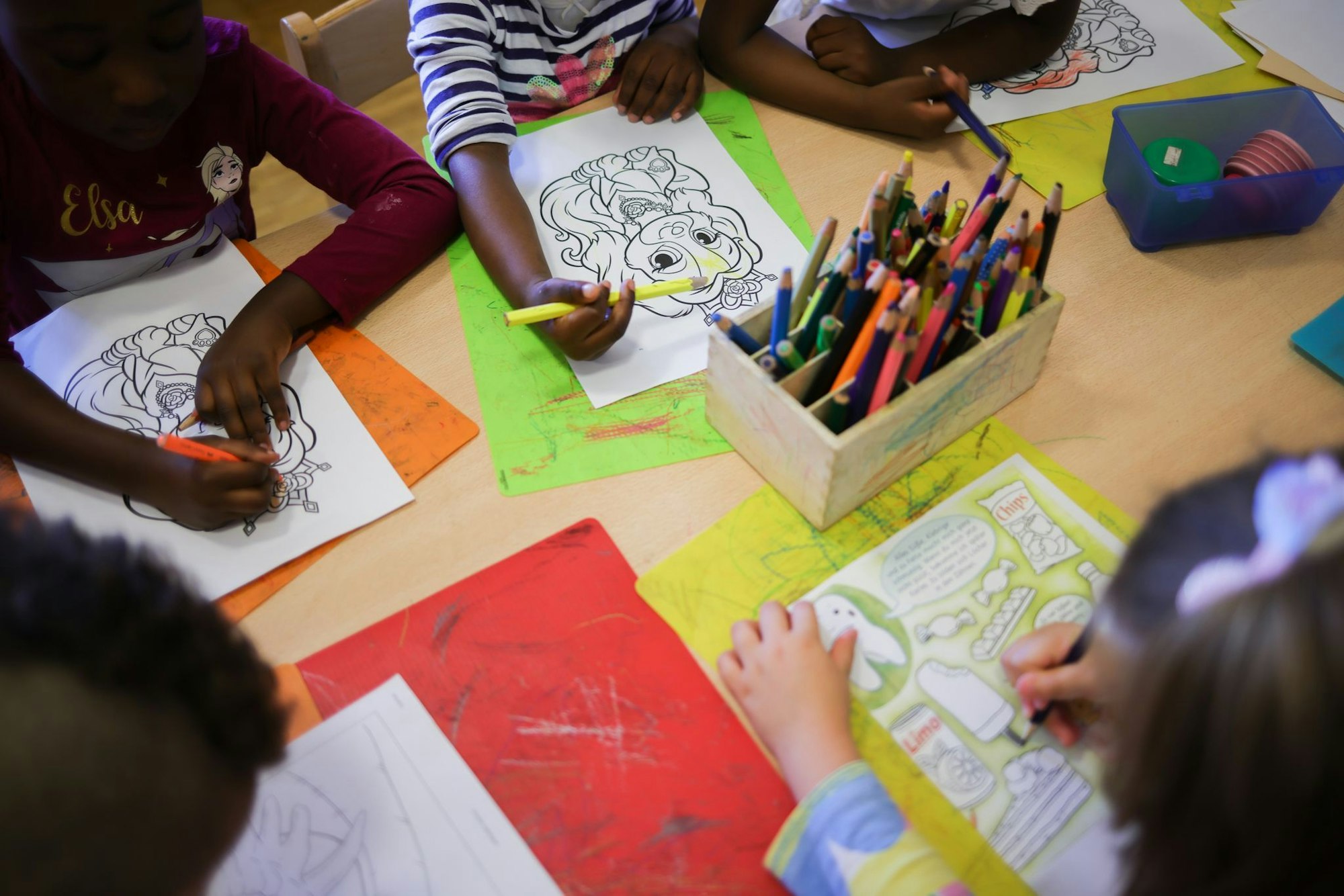 Kreative Aktivitäten für Kinder finden laut einer Umfrage fast alle Deutschen wichtig - gerade digitale Medien sehen viele aber als Hindernis. (Symbolbild)