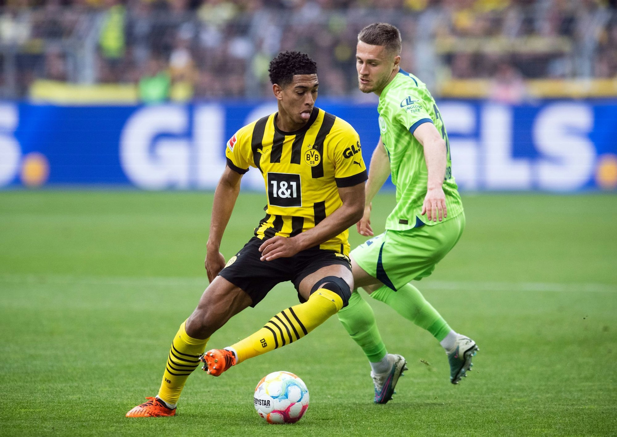 Jude Bellingham (l) schaffte beim BVB einst seinen großen Durchbruch