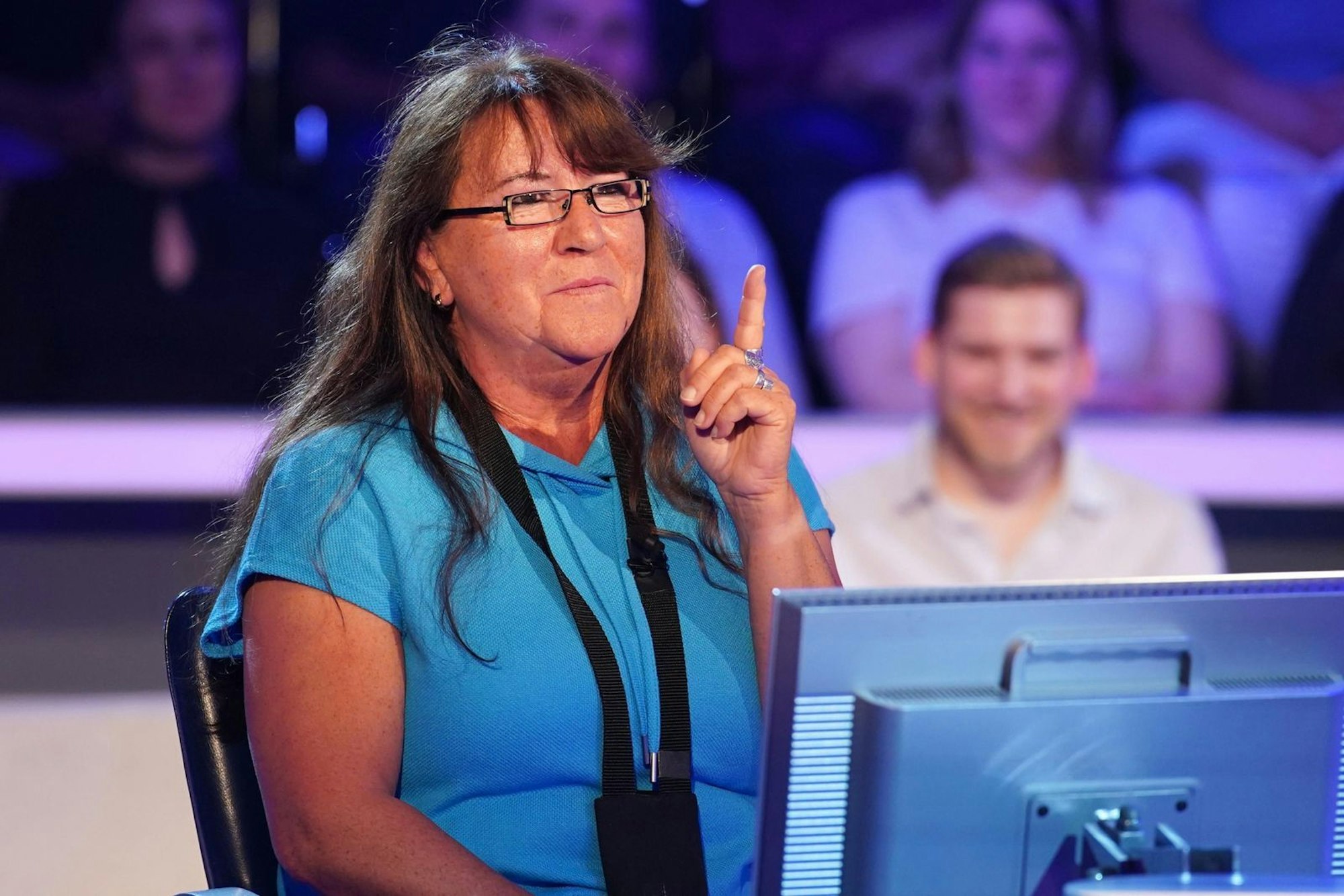 „Ein historischer Moment: Frau Lachmann stößt an ihre Grenzen“, witzelte Günther Jauch. Doch nicht nur sie. Auch Telefonjoker und Publikum wissen bei einer Frage nicht weiter. (Bild: RTL / Stefan Gregorowius)