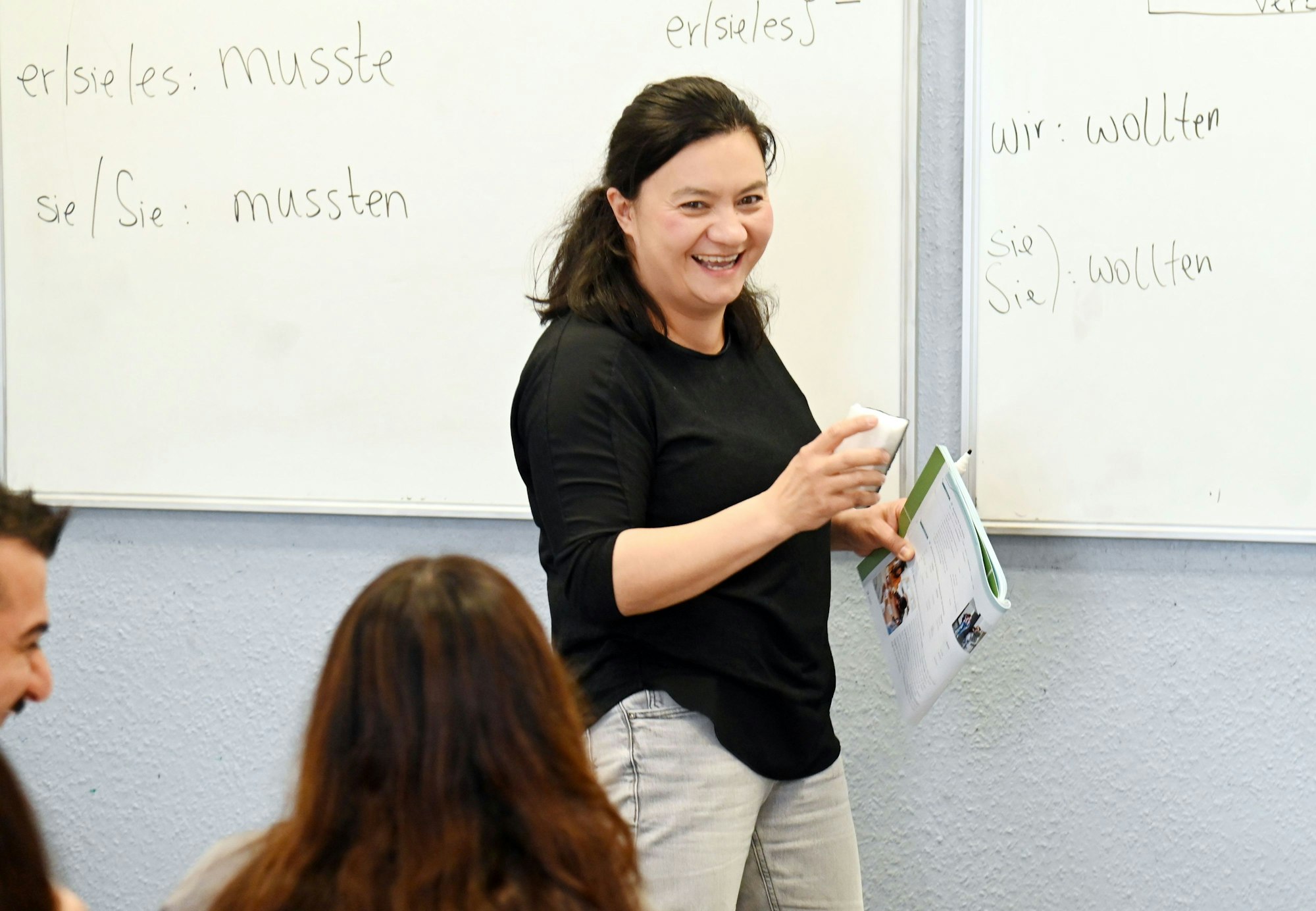 Elizaveta Khan unterrichtet Deutsch.